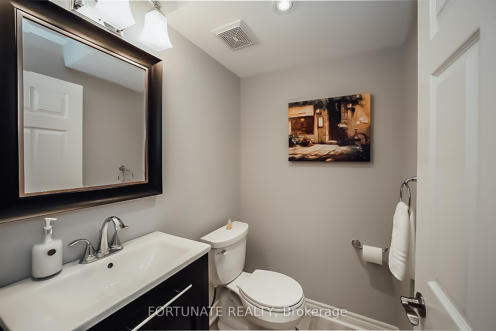 2071 Pinevalley Crescent Property Photo 22