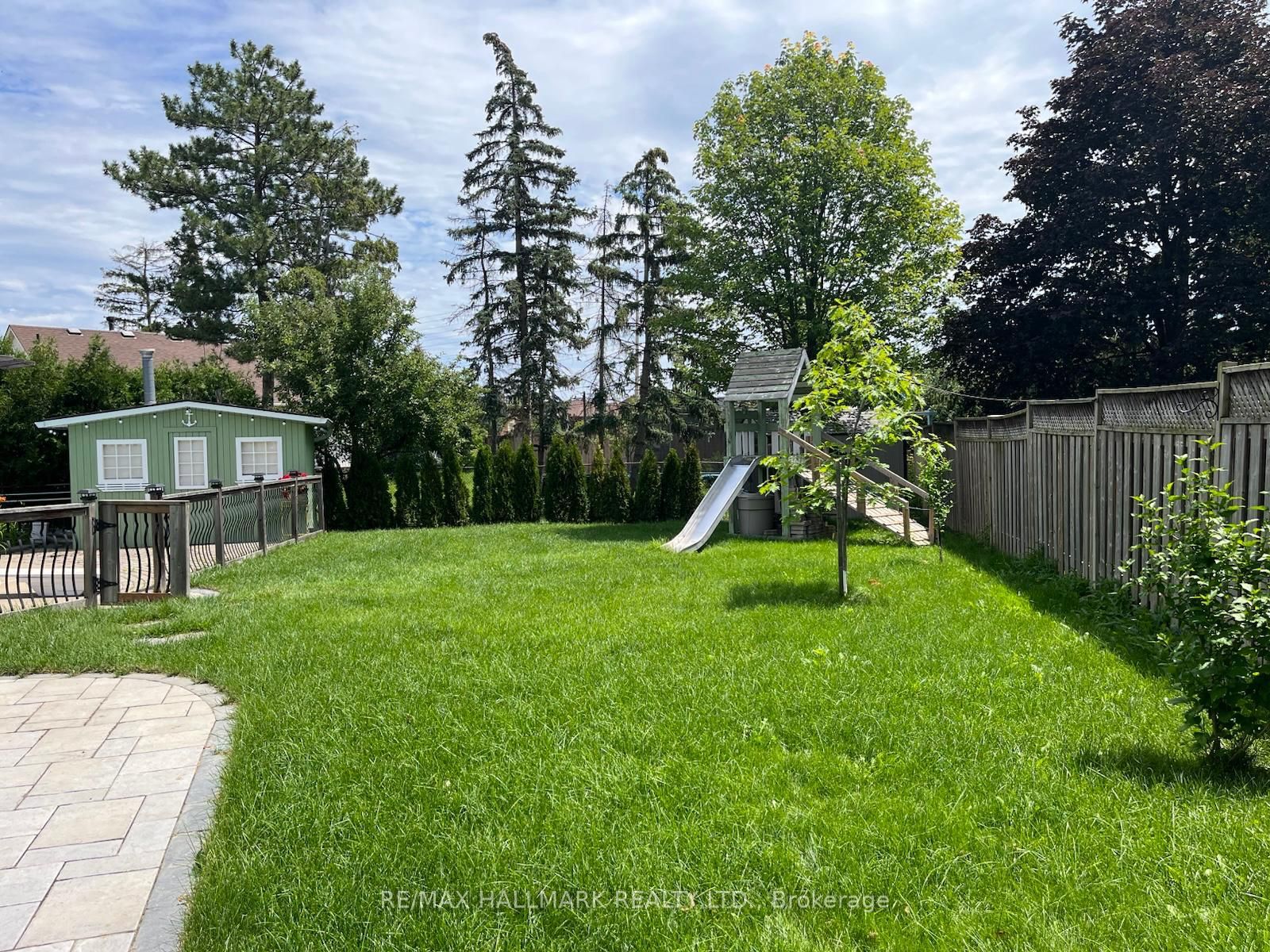 6089 Starfield Crescent Property Photo 20