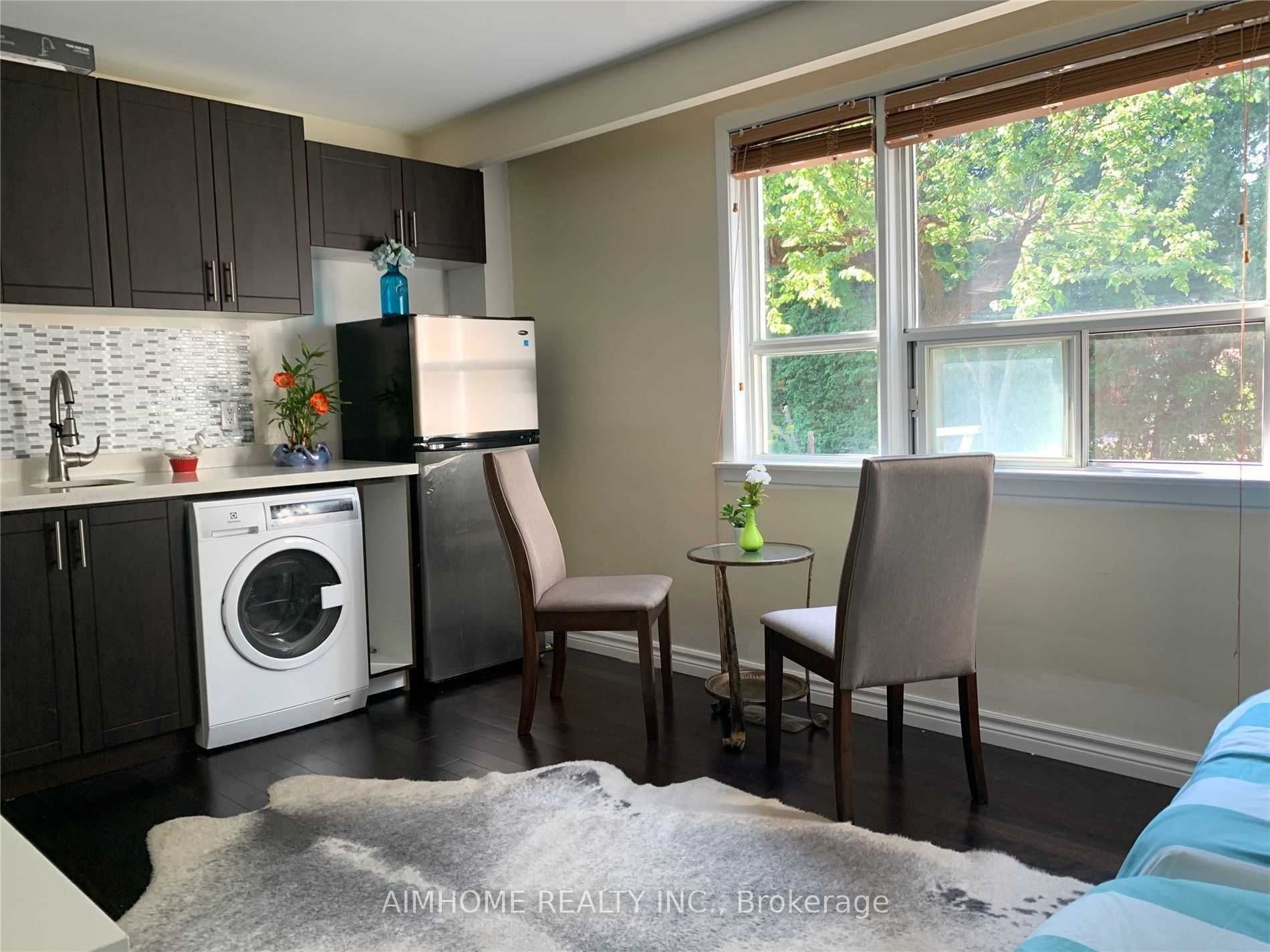 68 Claver Avenue S #1 Property Photo 3