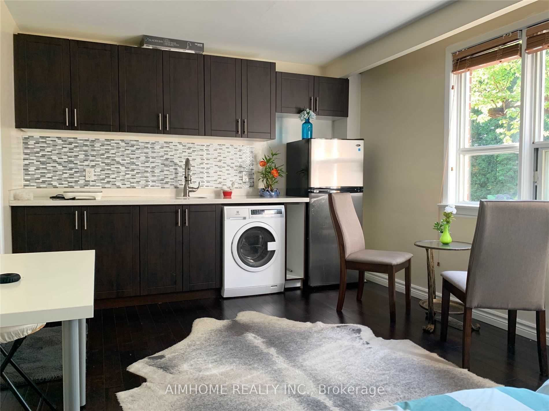 68 Claver Avenue S #1 Property Photo 4