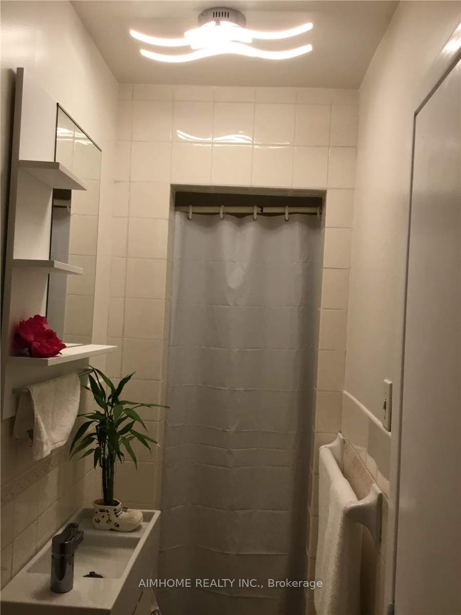 68 Claver Avenue S #1 Property Photo 5