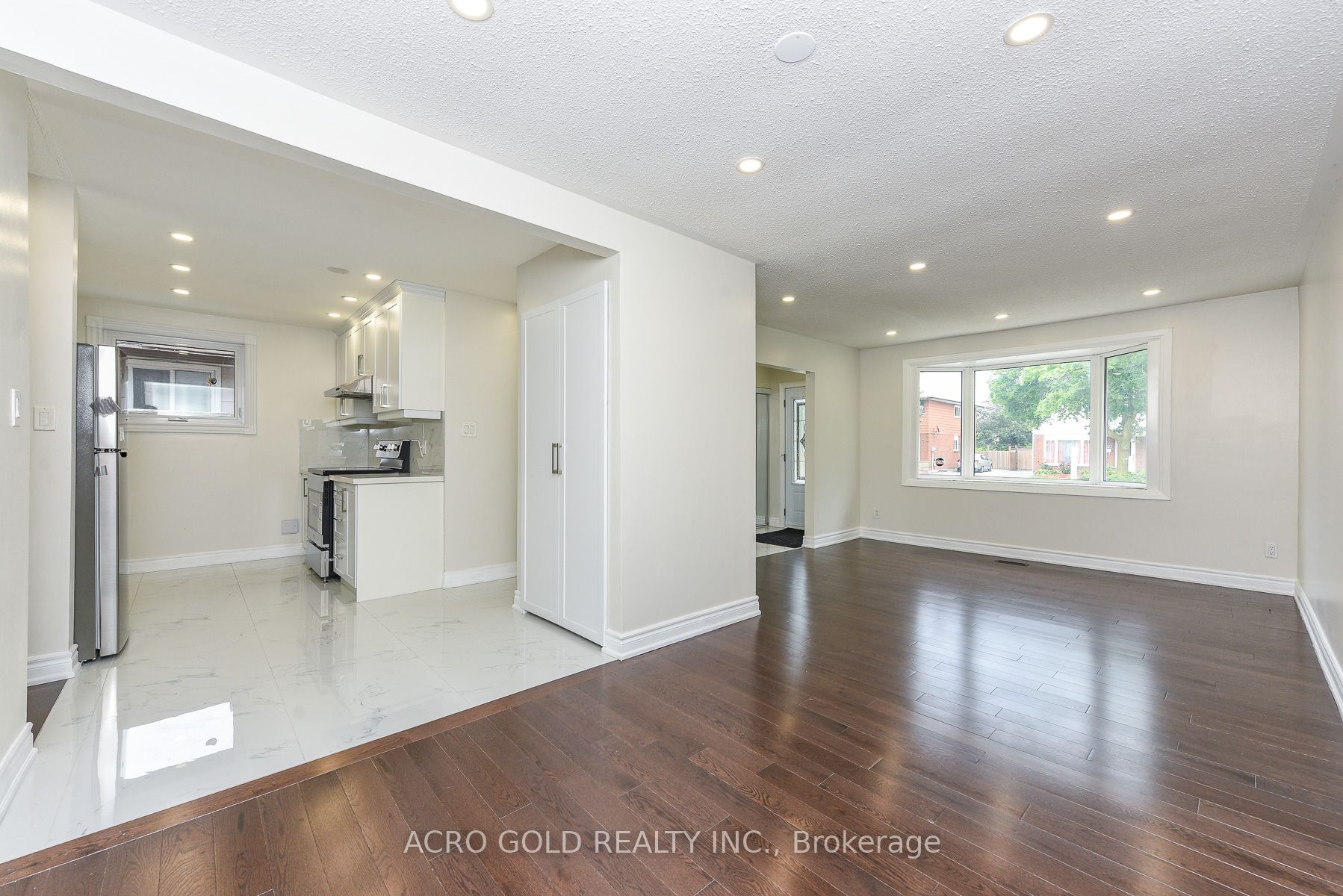 96 Archdekin Drive Property Photo 8