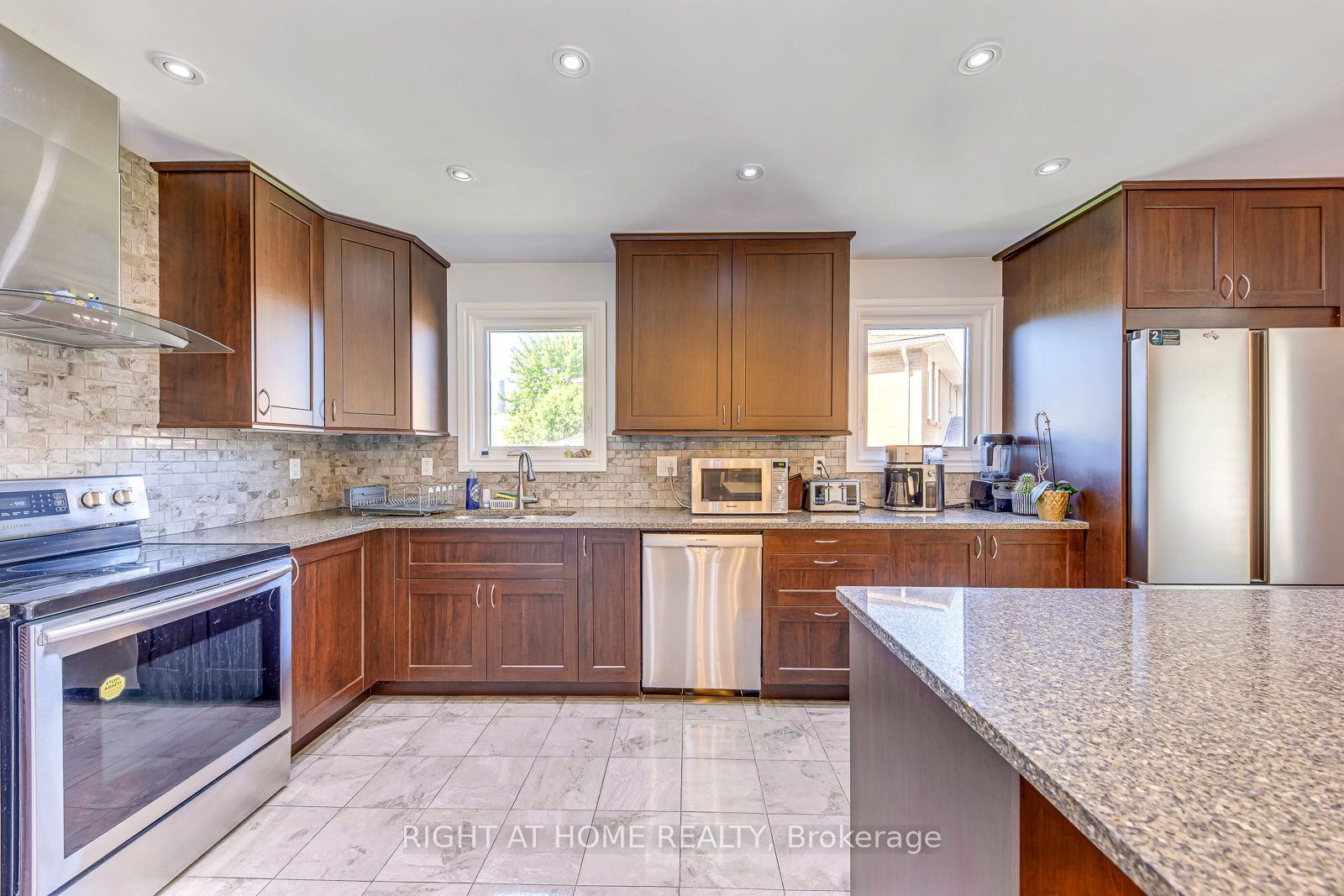 4004 Midhurst Lane Main Property Photo 4