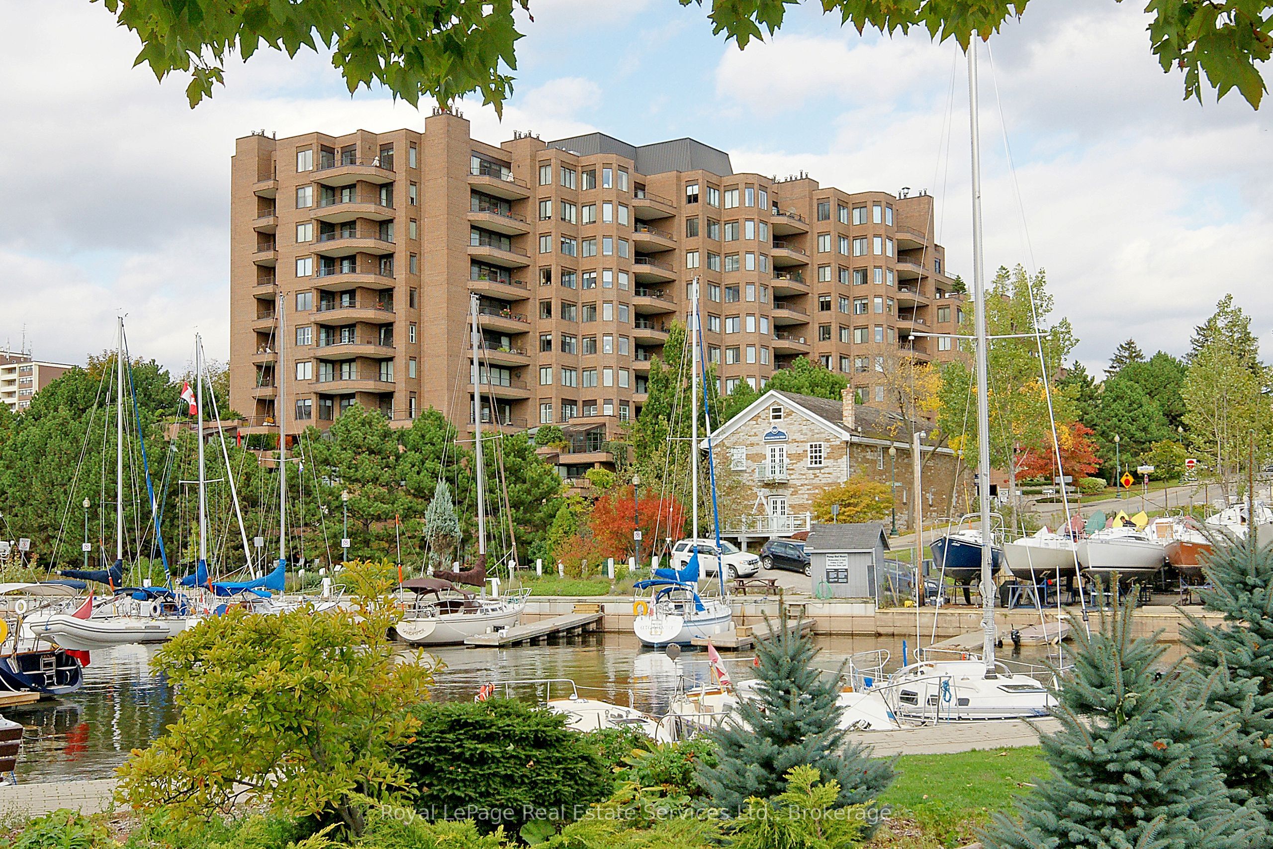 100 Lakeshore Road E 1105 Property Photo 1