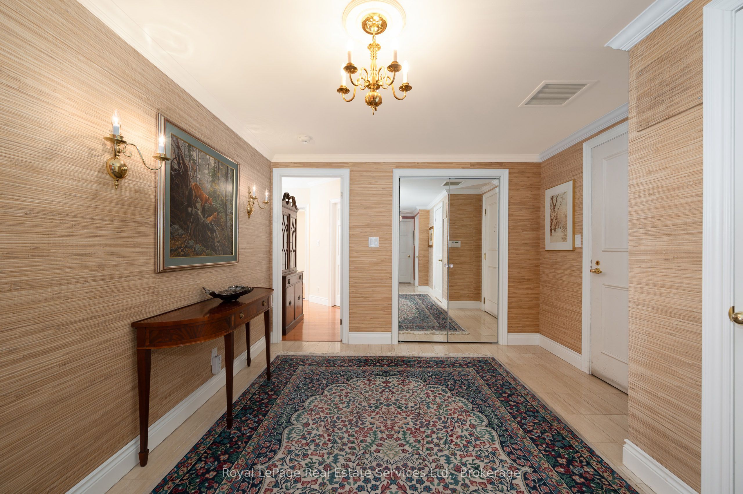 100 Lakeshore Road E 1105 Property Photo 3