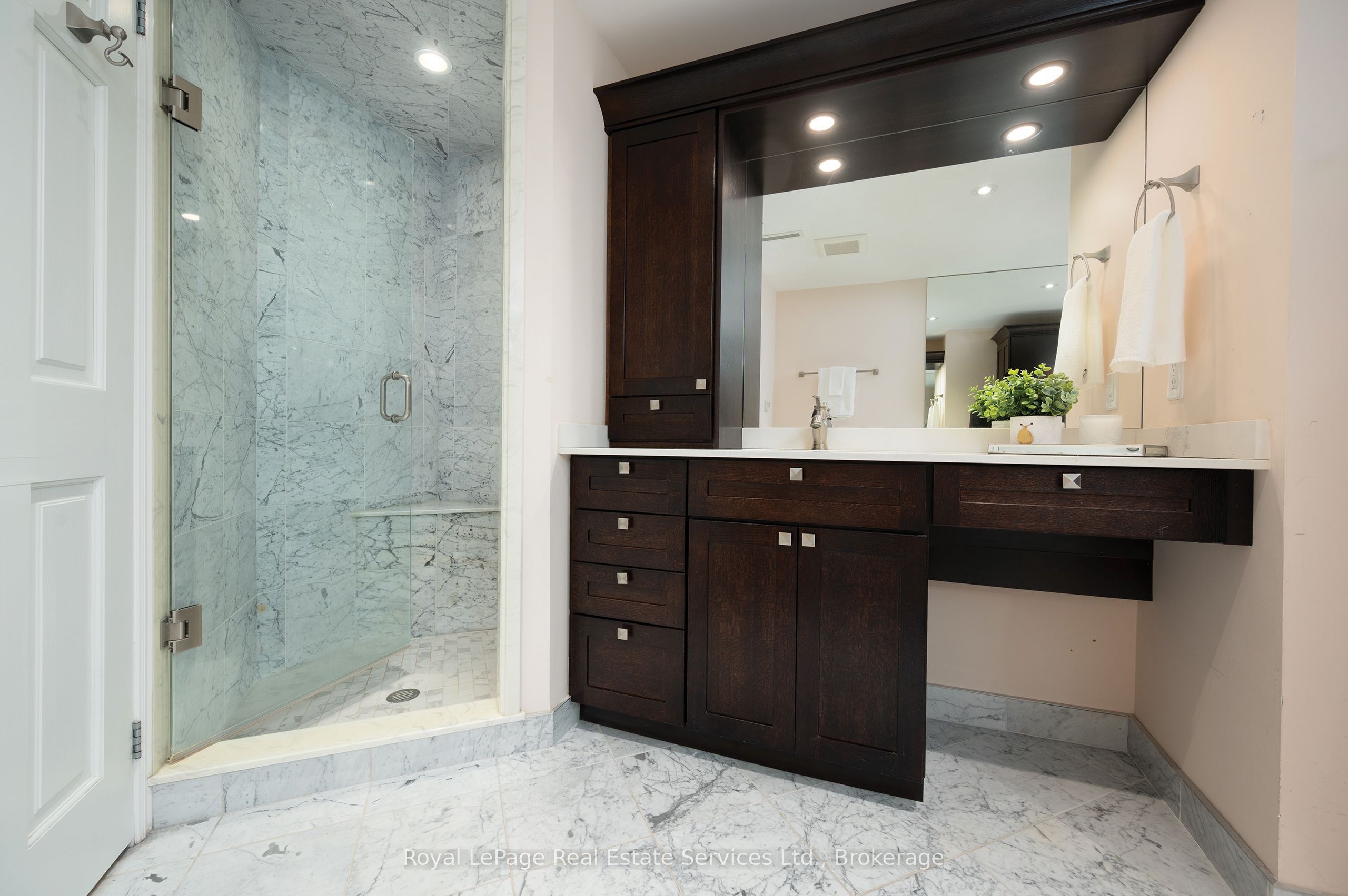 100 Lakeshore Road E 1105 Property Photo 20