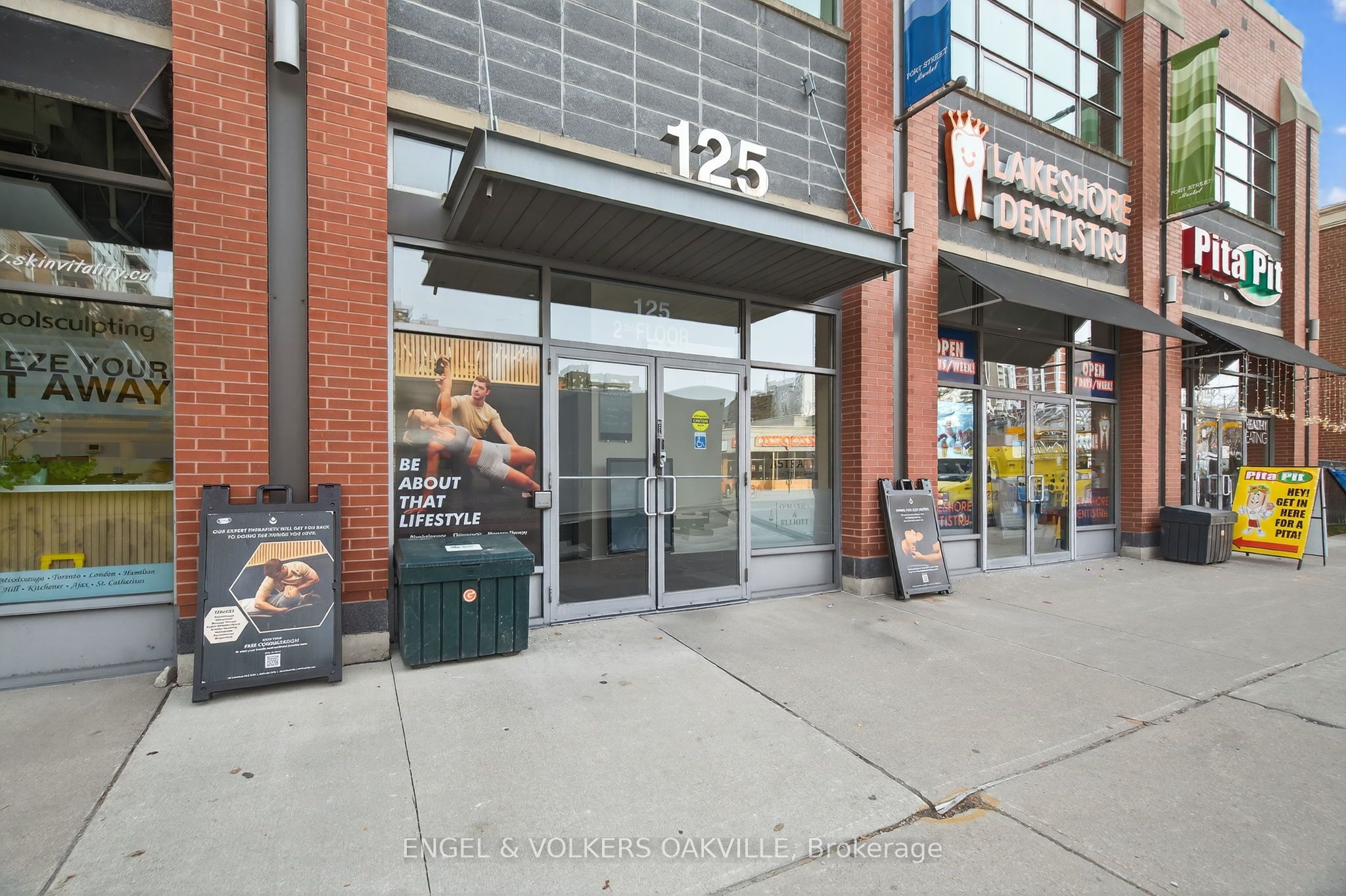 125 Lakeshore Road E 203 Property Photo 2