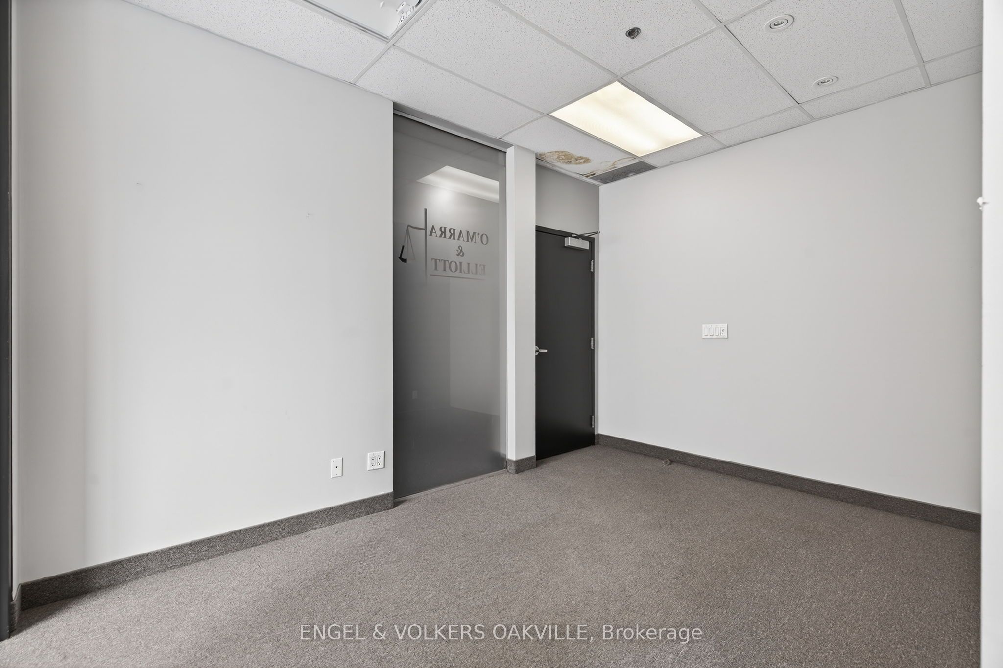 125 Lakeshore Road E 203 Property Photo 4