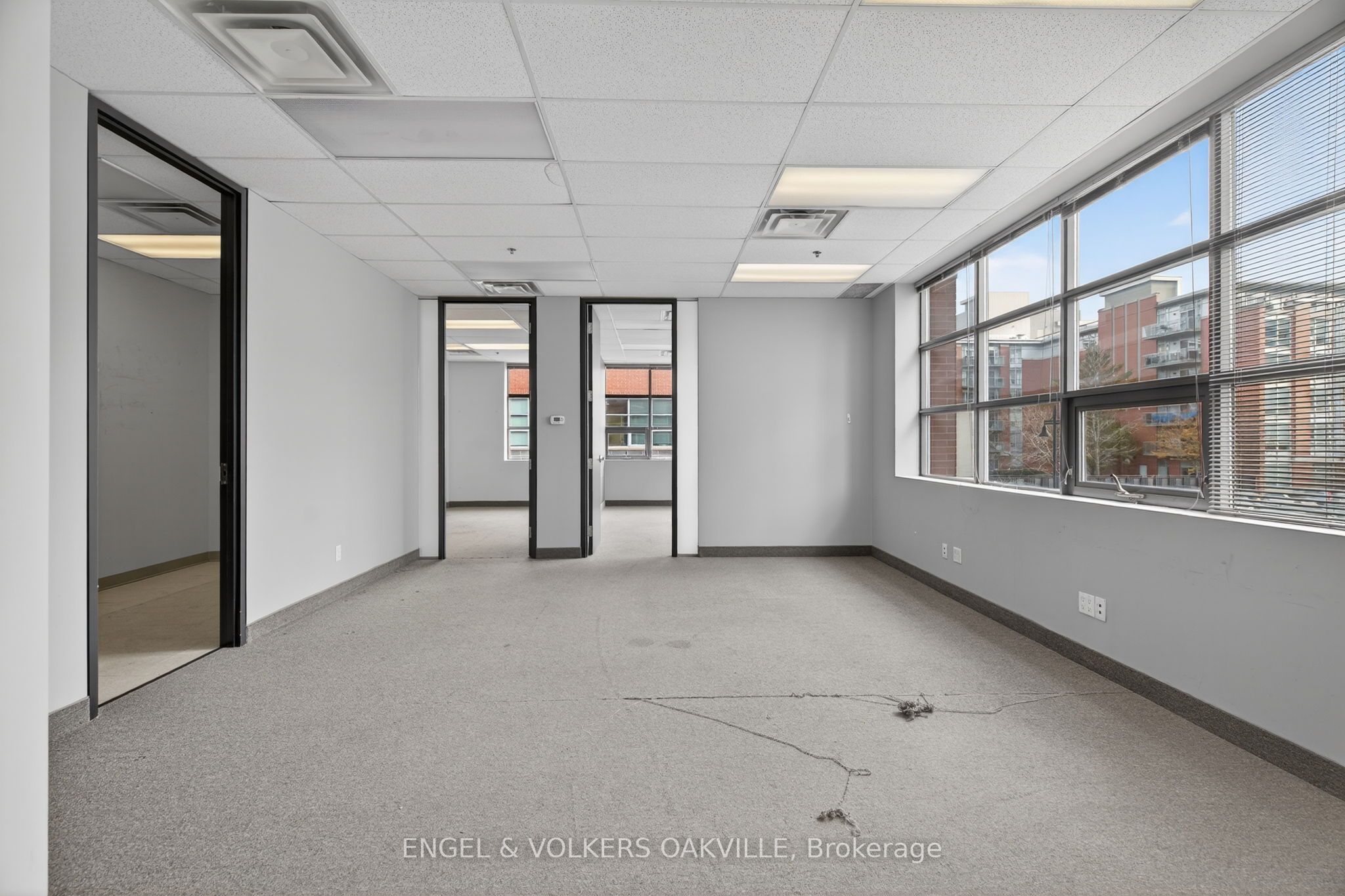 125 Lakeshore Road E 203 Property Photo 6