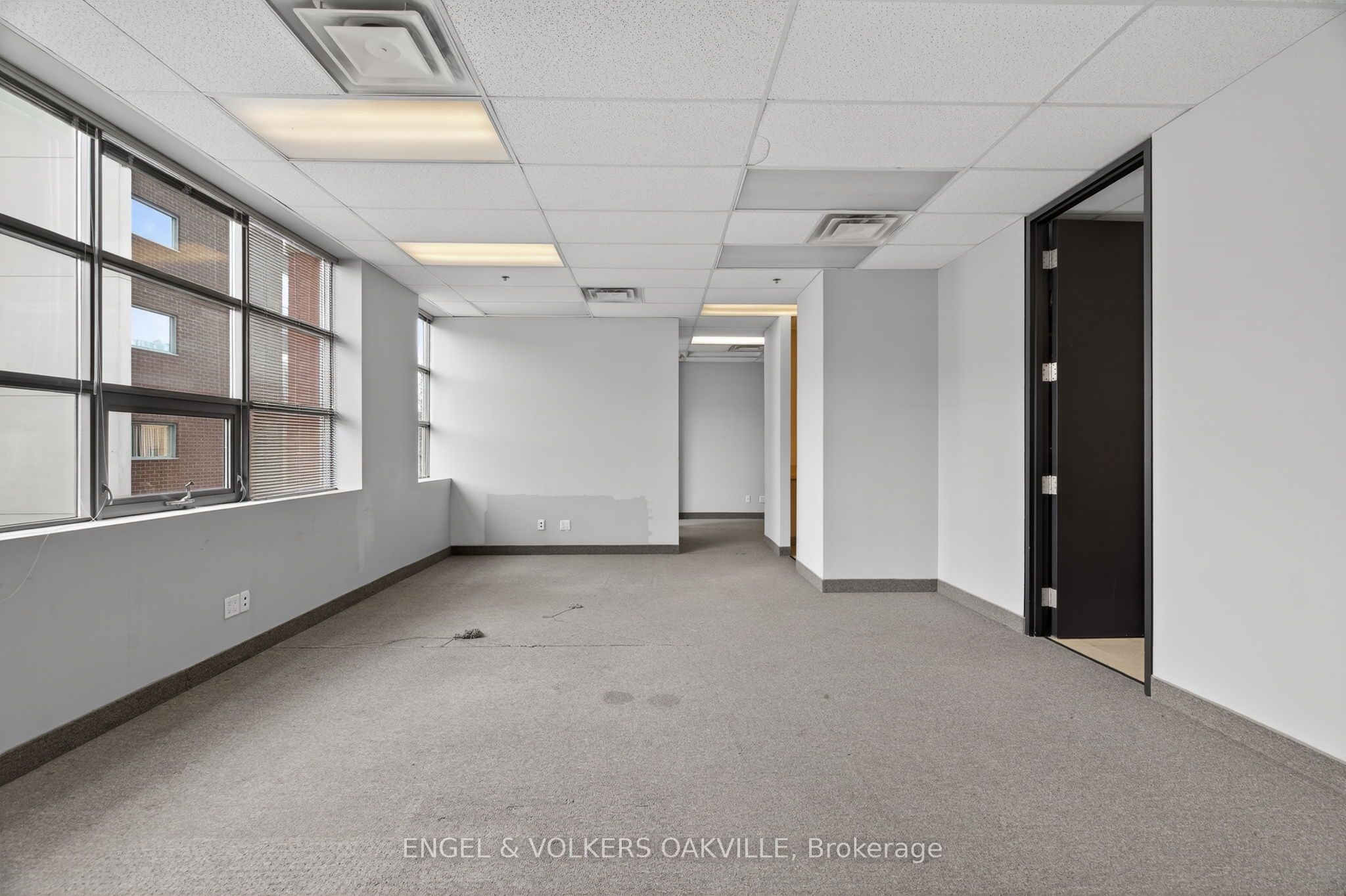 125 Lakeshore Road E 203 Property Photo 7