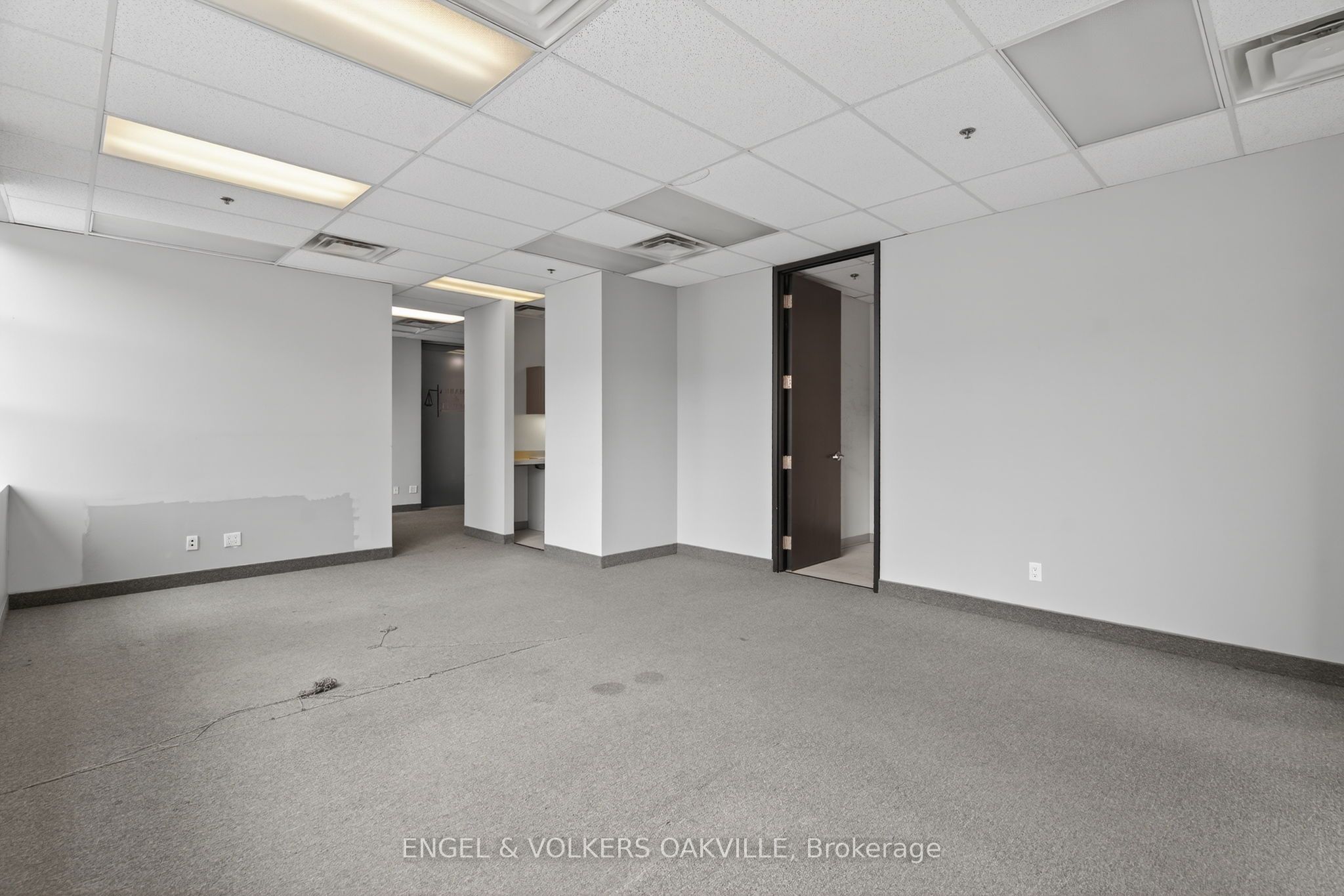 125 Lakeshore Road E 203 Property Photo 8