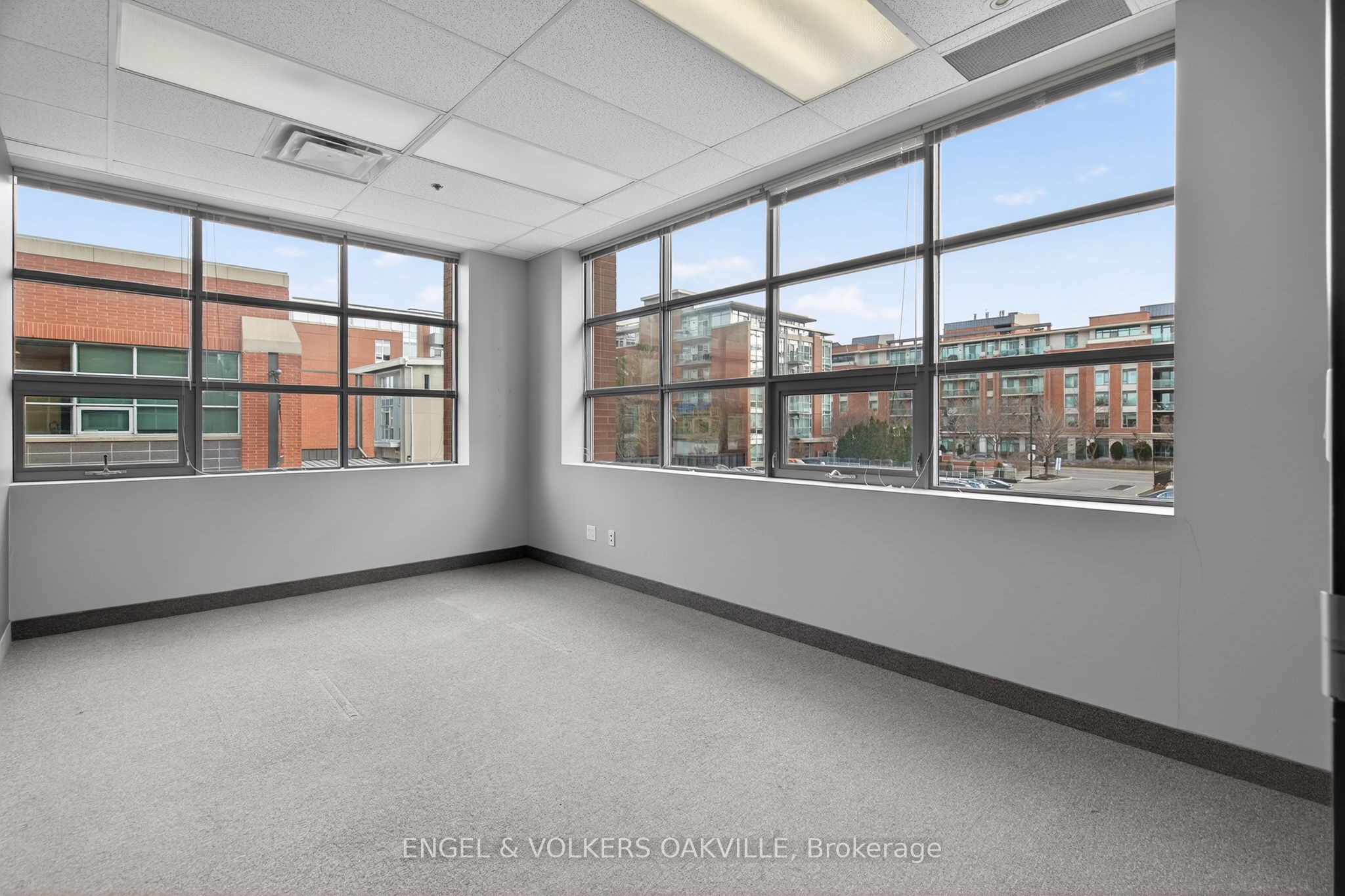 125 Lakeshore Road E 203 Property Photo 10
