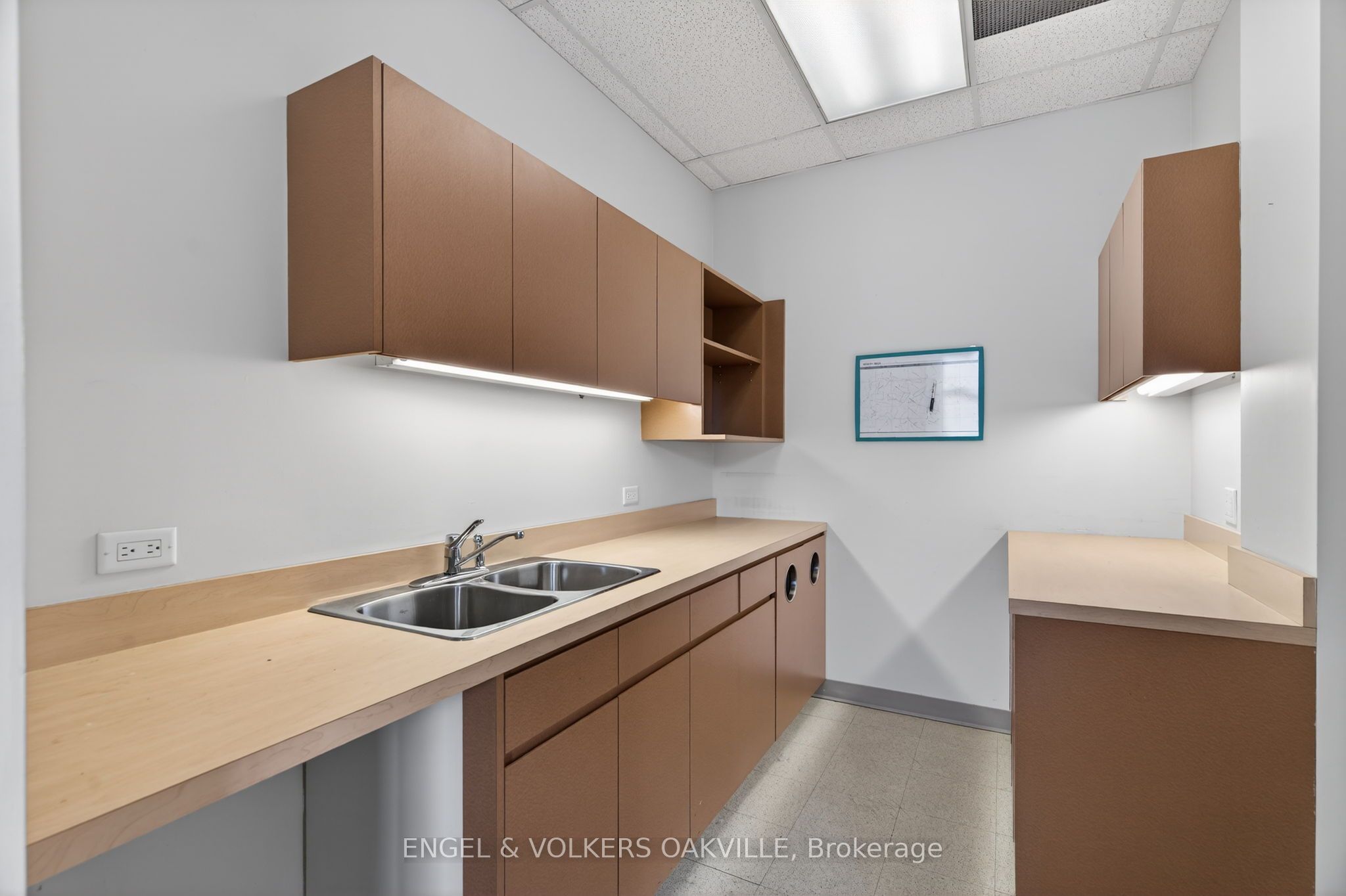 125 Lakeshore Road E 203 Property Photo 13