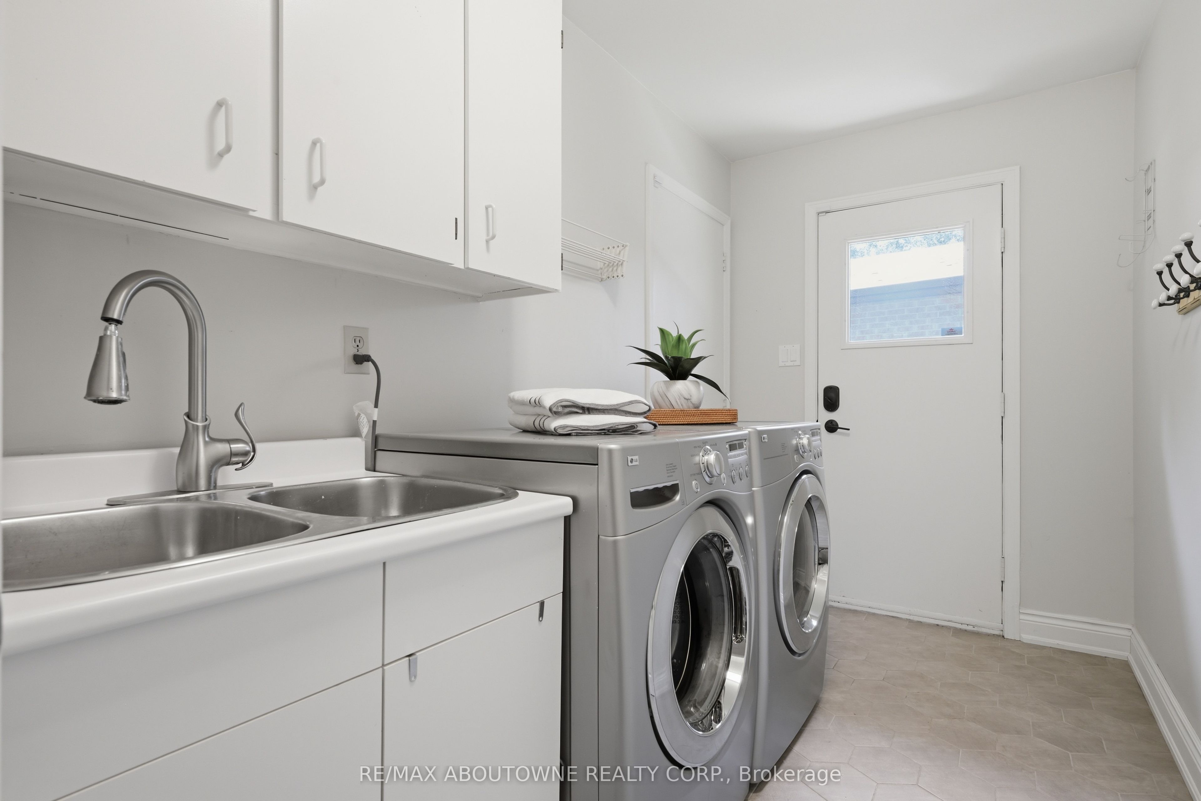 485 Coleen Drive Property Photo 16