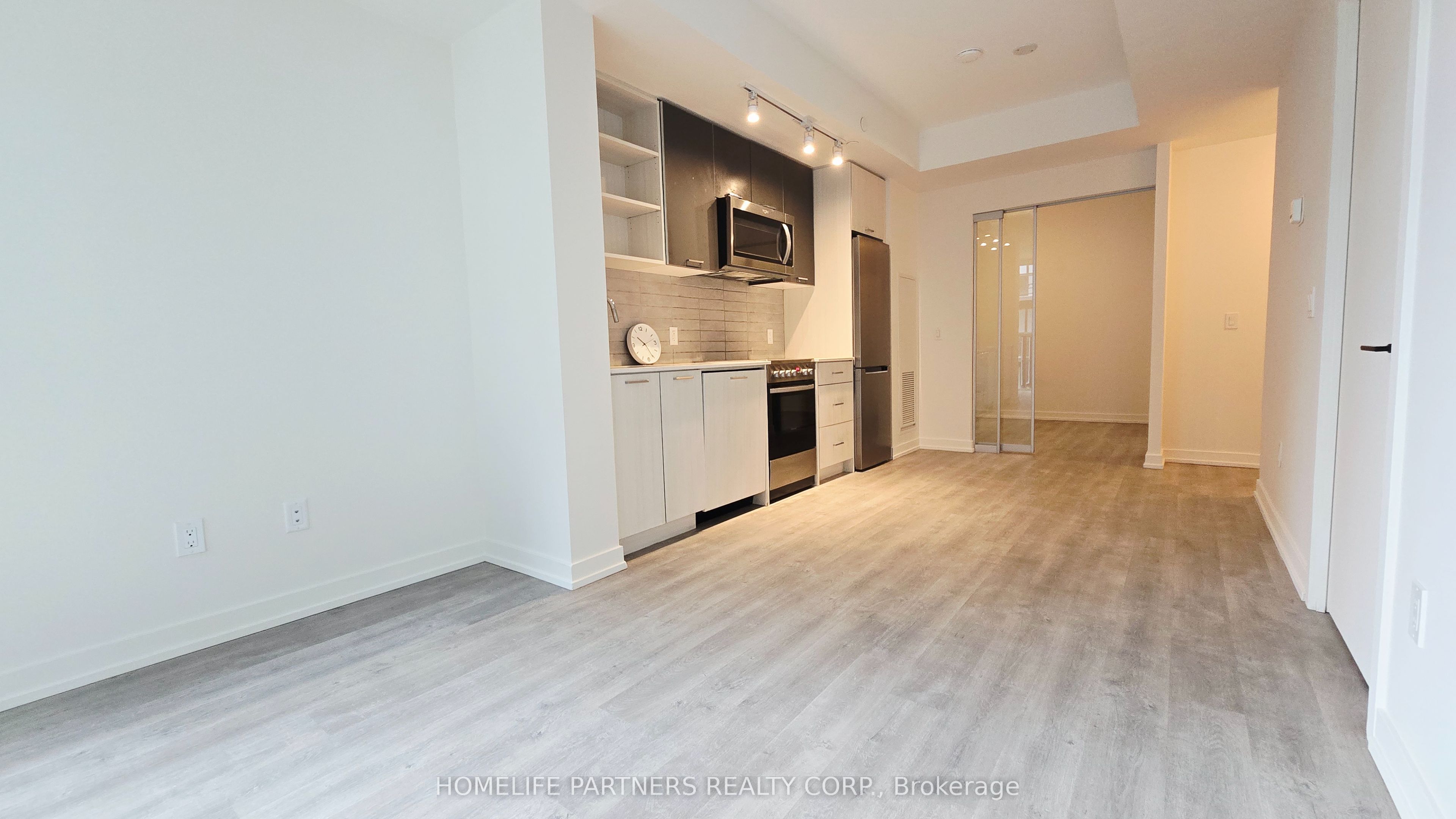 2300 St Clair Avenue W 414 Property Photo 10