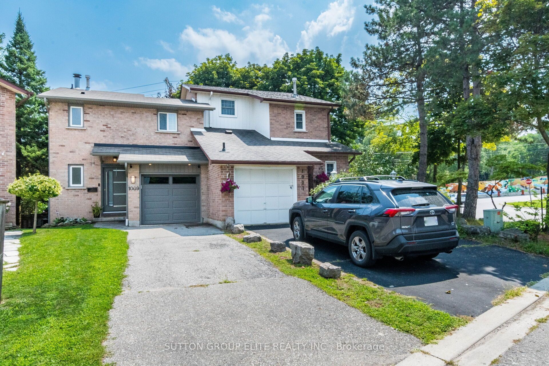 1009 Ibar Way Property Photo 1
