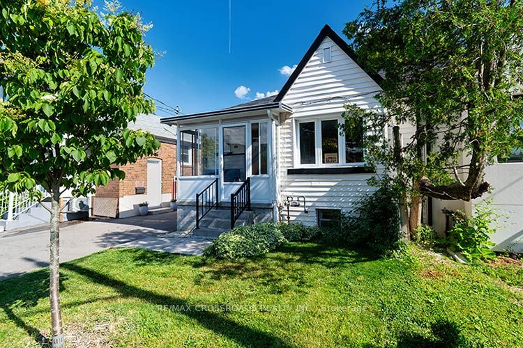 65 Manitoba Street Property Photo 3