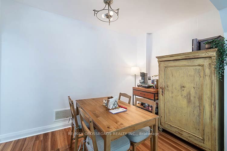 65 Manitoba Street Property Photo 14