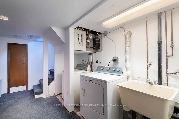 65 Manitoba Street Property Photo 27
