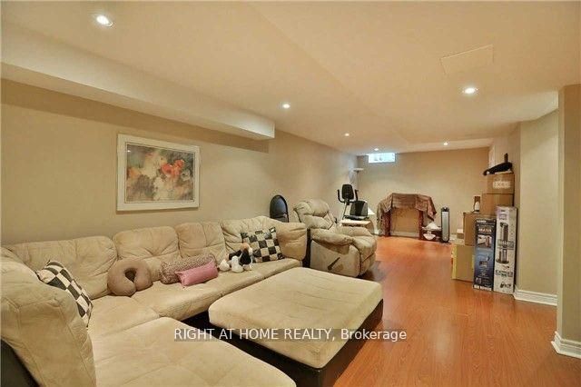 5162 Falconcrest Drive Property Photo 17