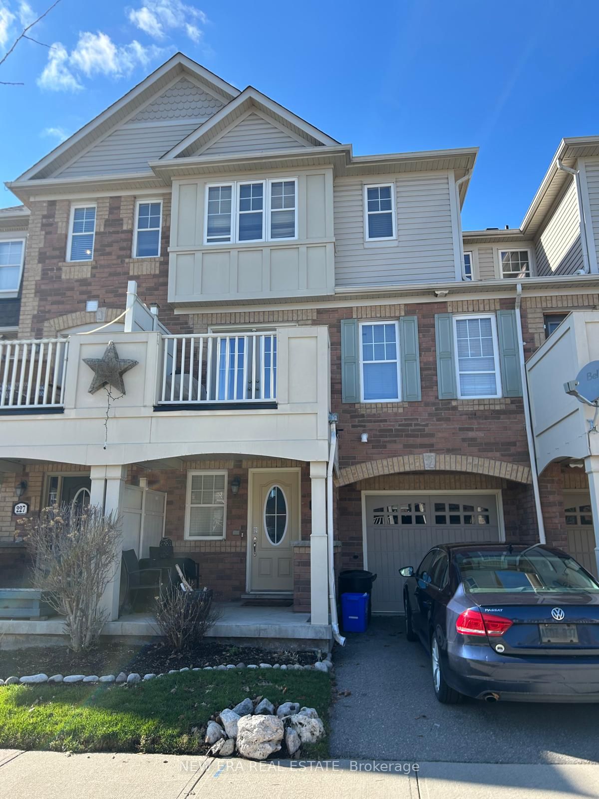 225 Schreyer Crescent Property Photo 1