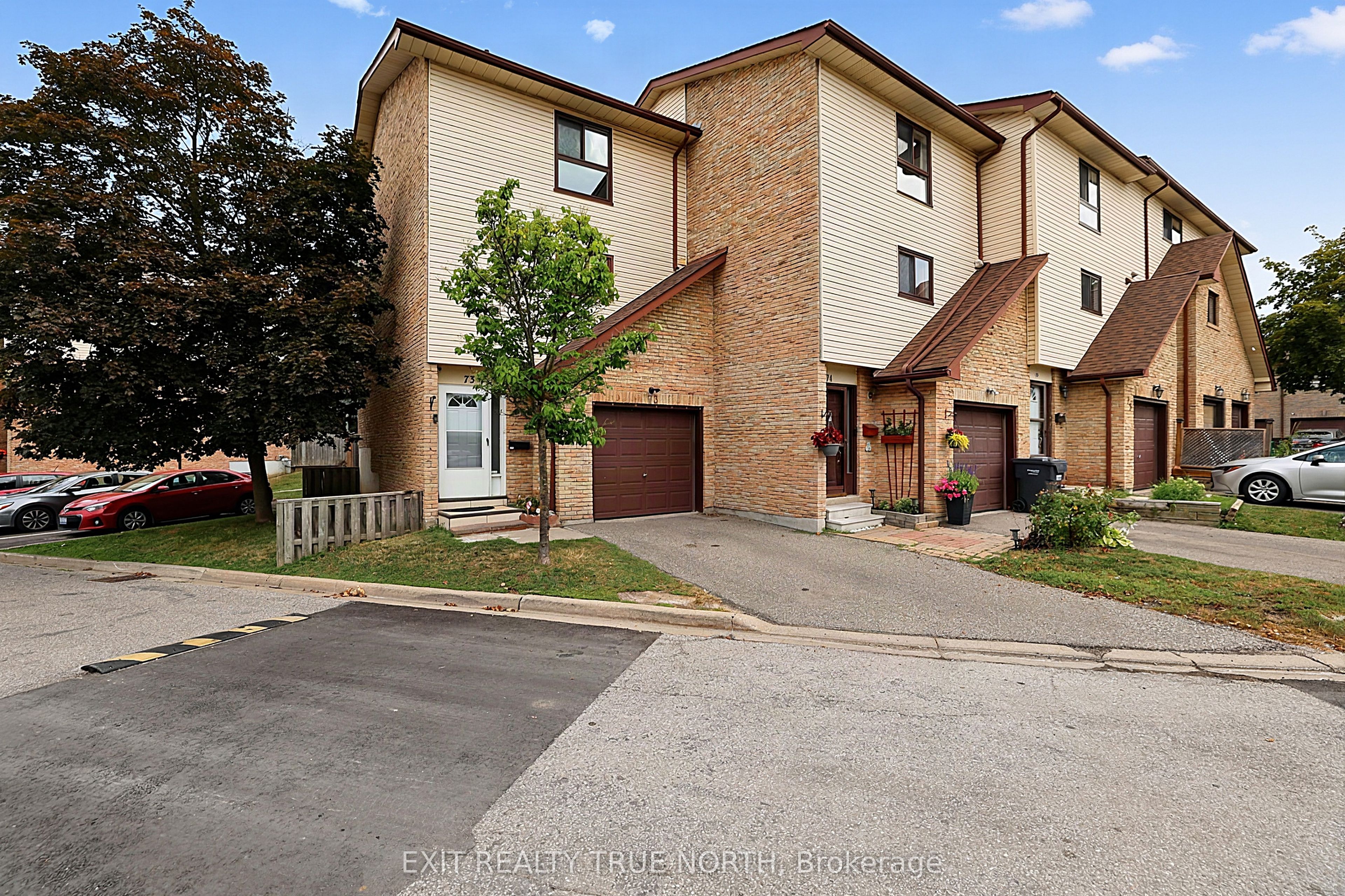 73 Collins Crescent Property Photo 2