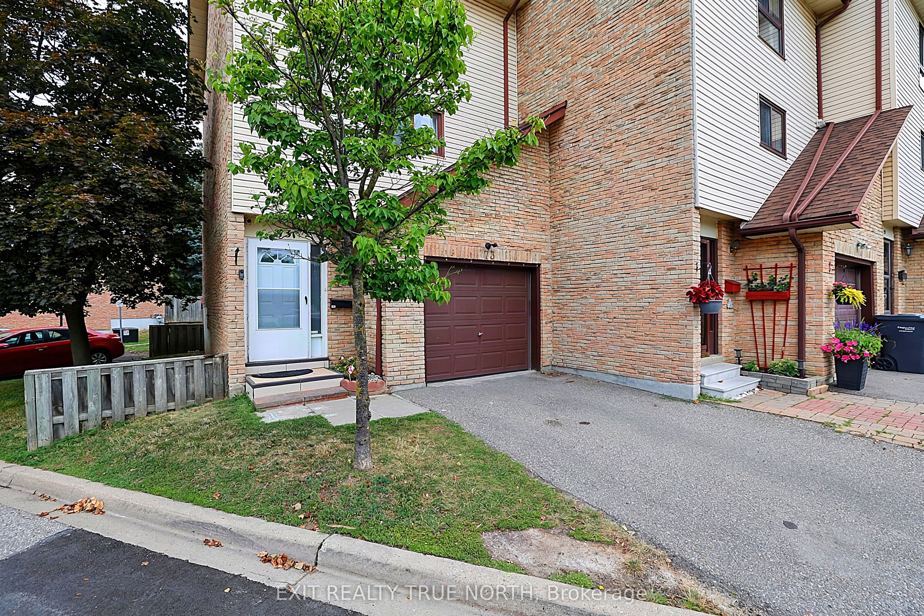 73 Collins Crescent Property Photo 3