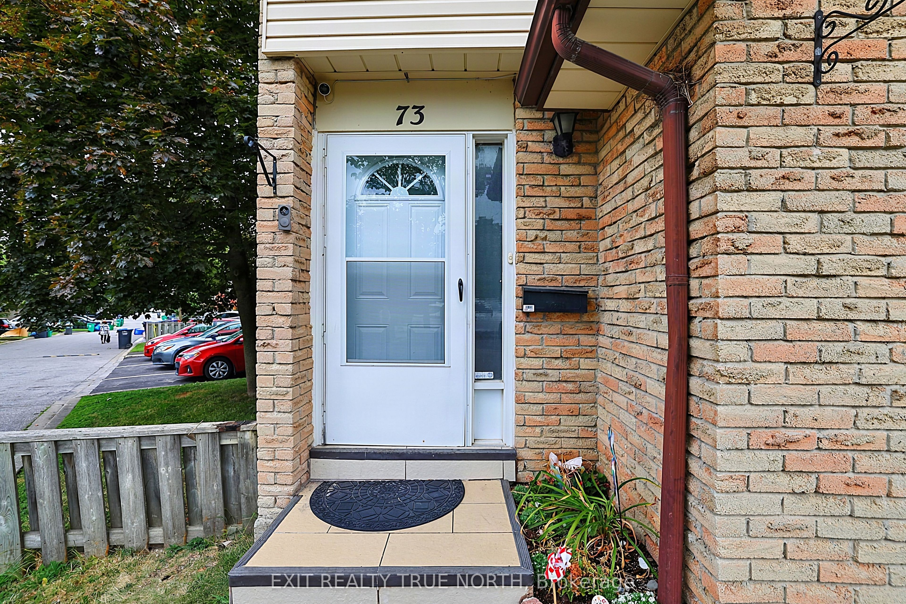 73 Collins Crescent Property Photo 4