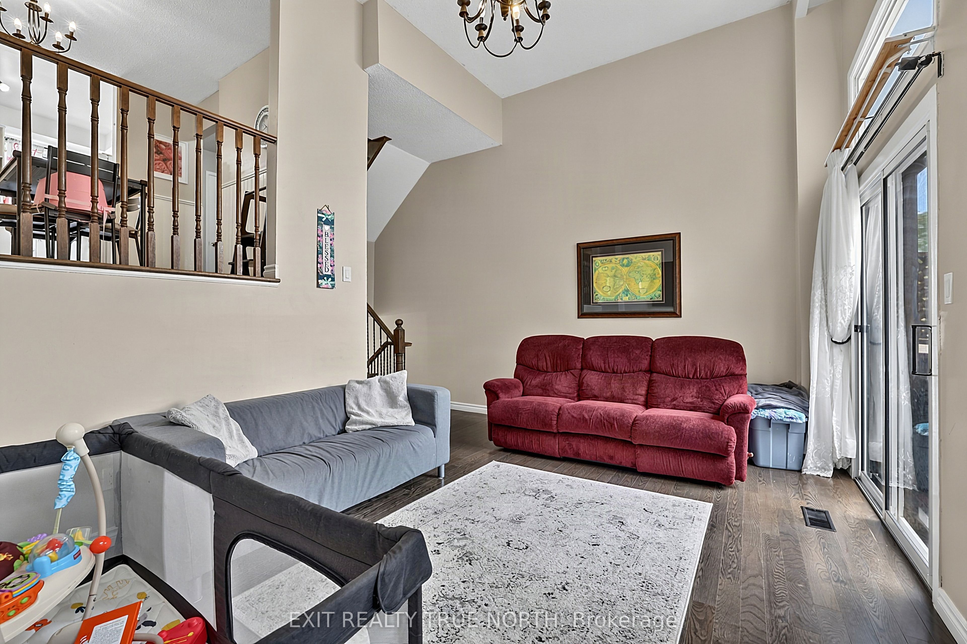 73 Collins Crescent Property Photo 8
