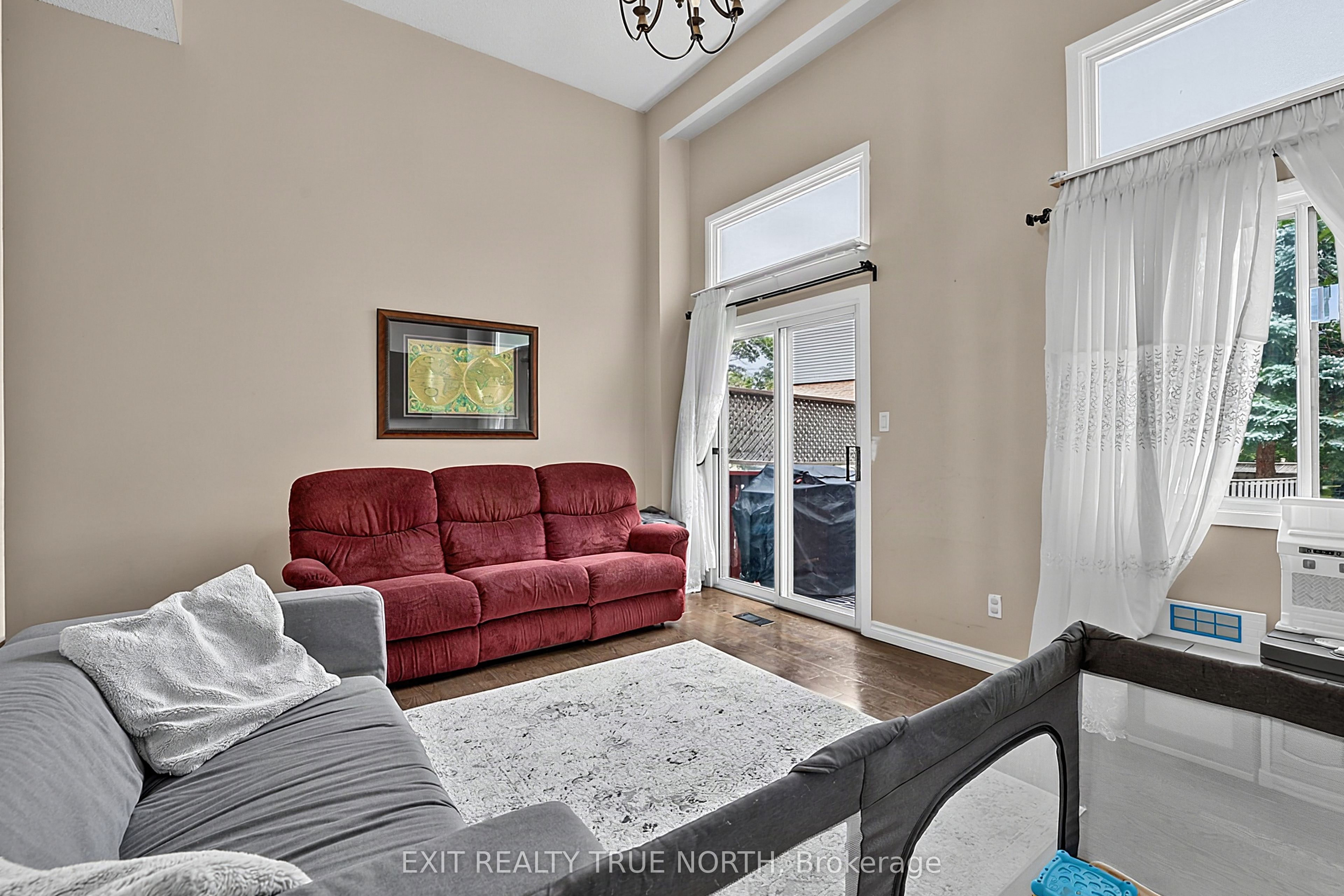 73 Collins Crescent Property Photo 9