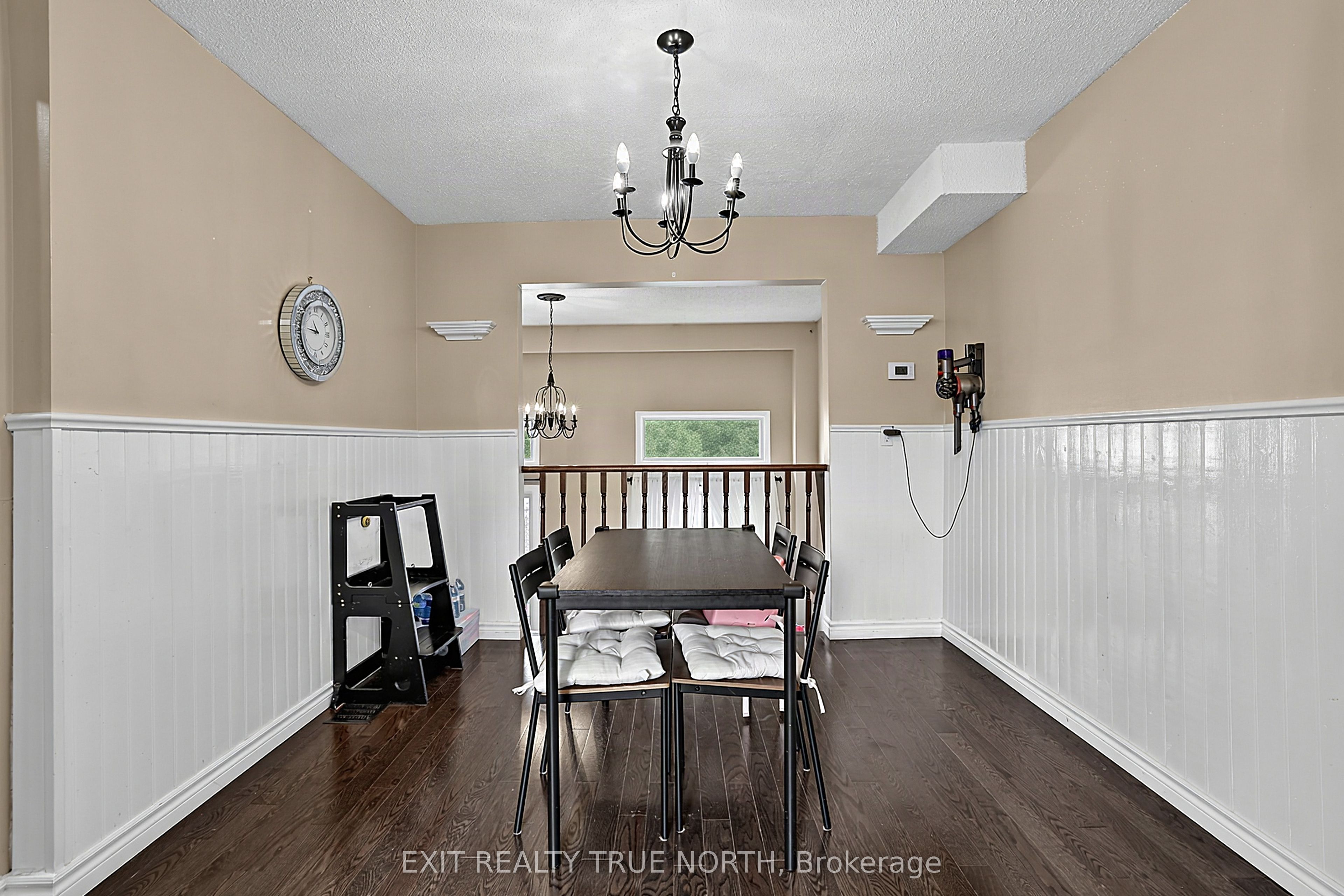 73 Collins Crescent Property Photo 11
