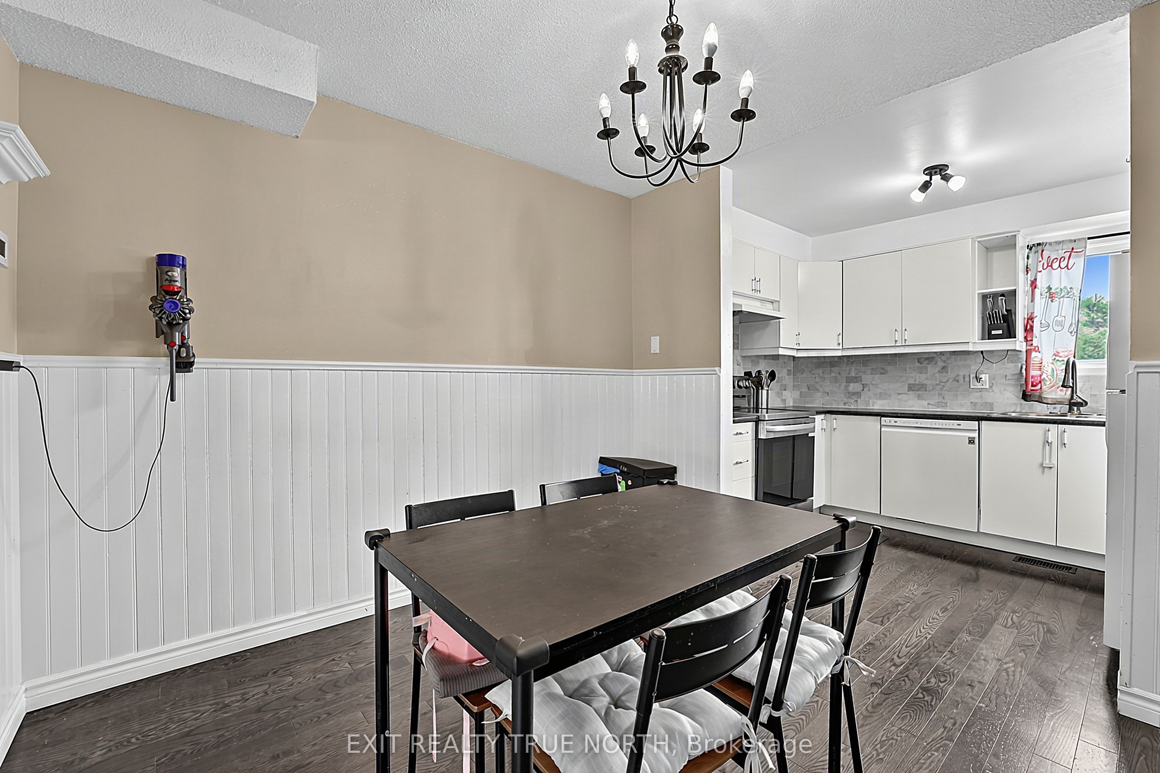 73 Collins Crescent Property Photo 14