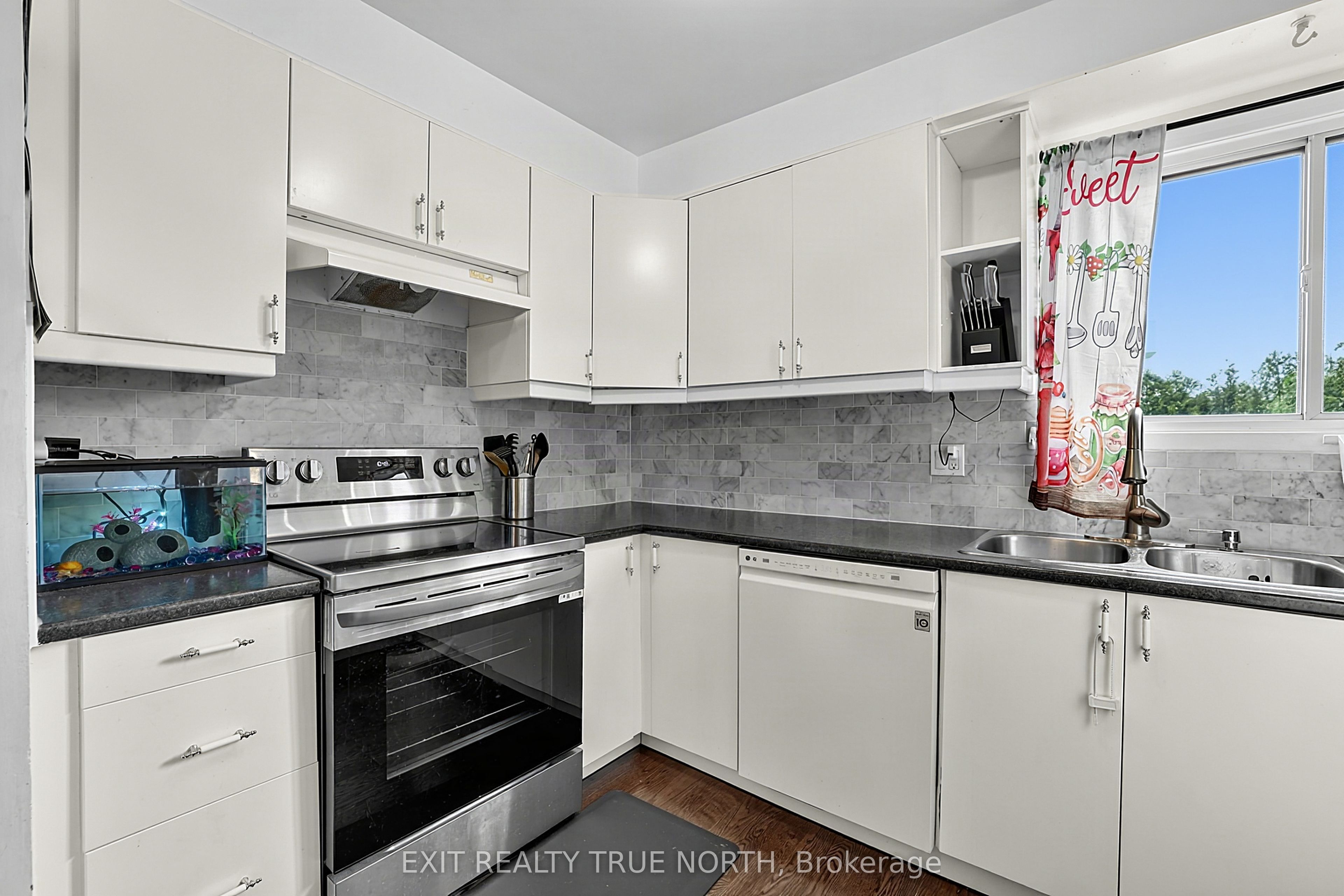 73 Collins Crescent Property Photo 15