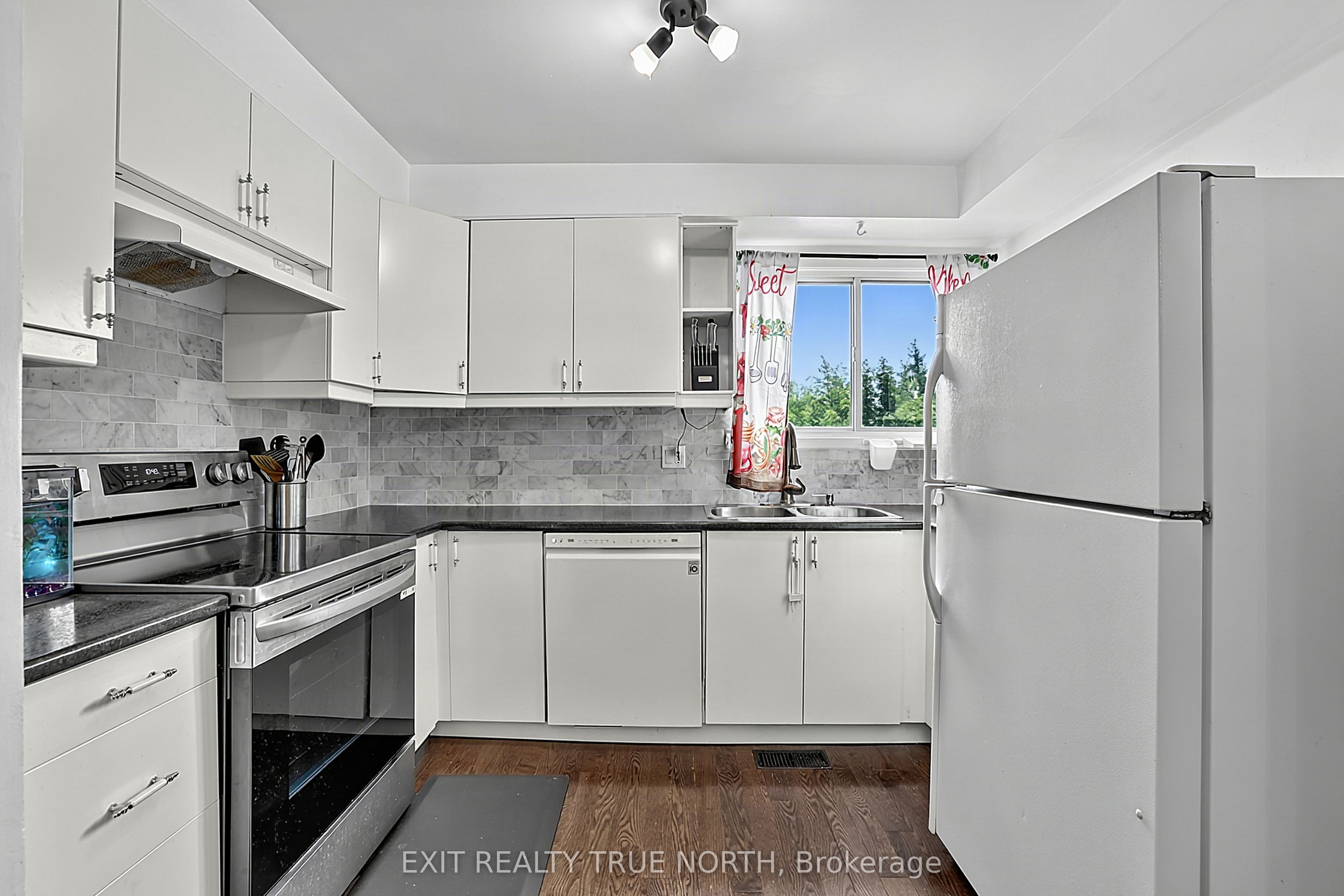 73 Collins Crescent Property Photo 16