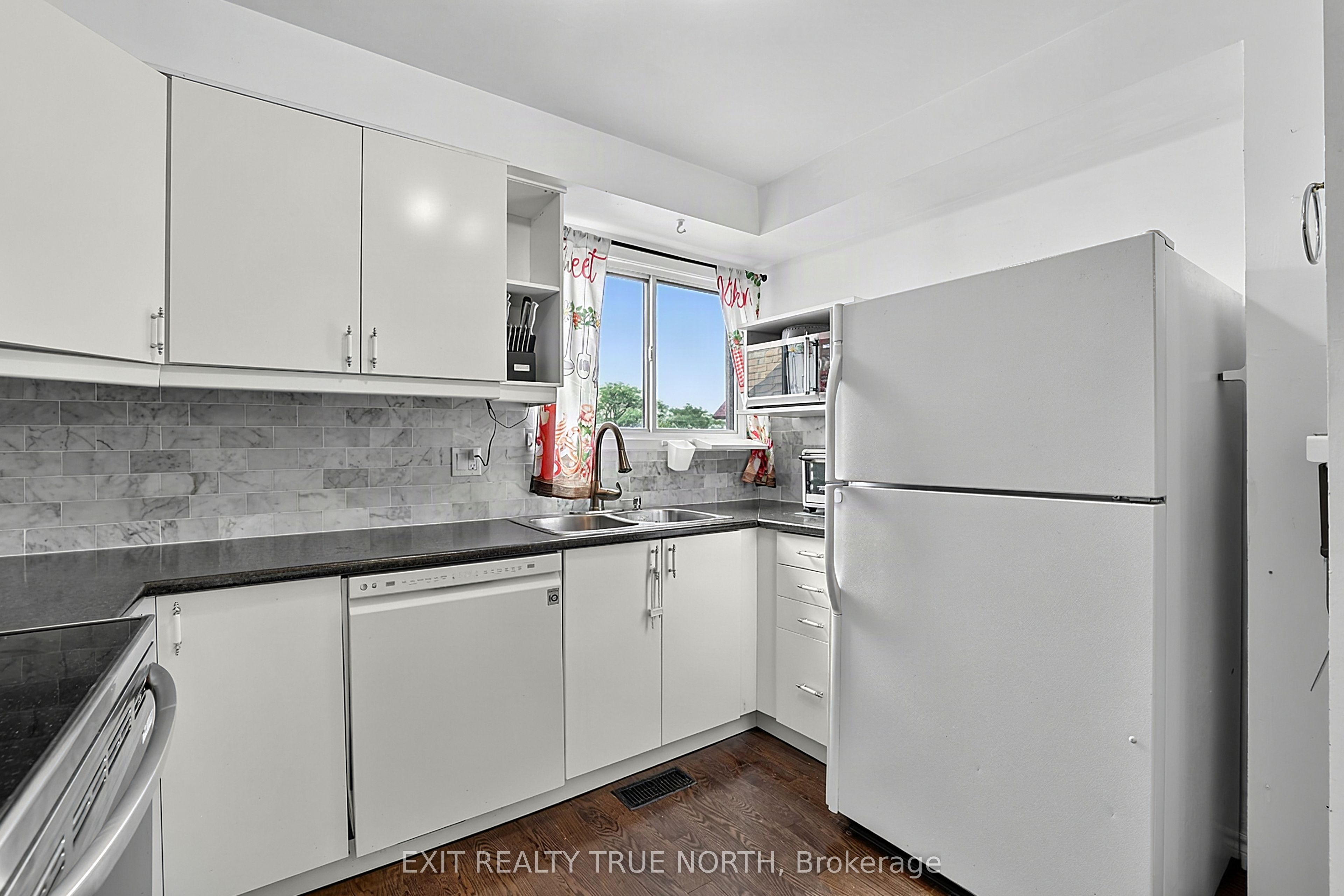 73 Collins Crescent Property Photo 17