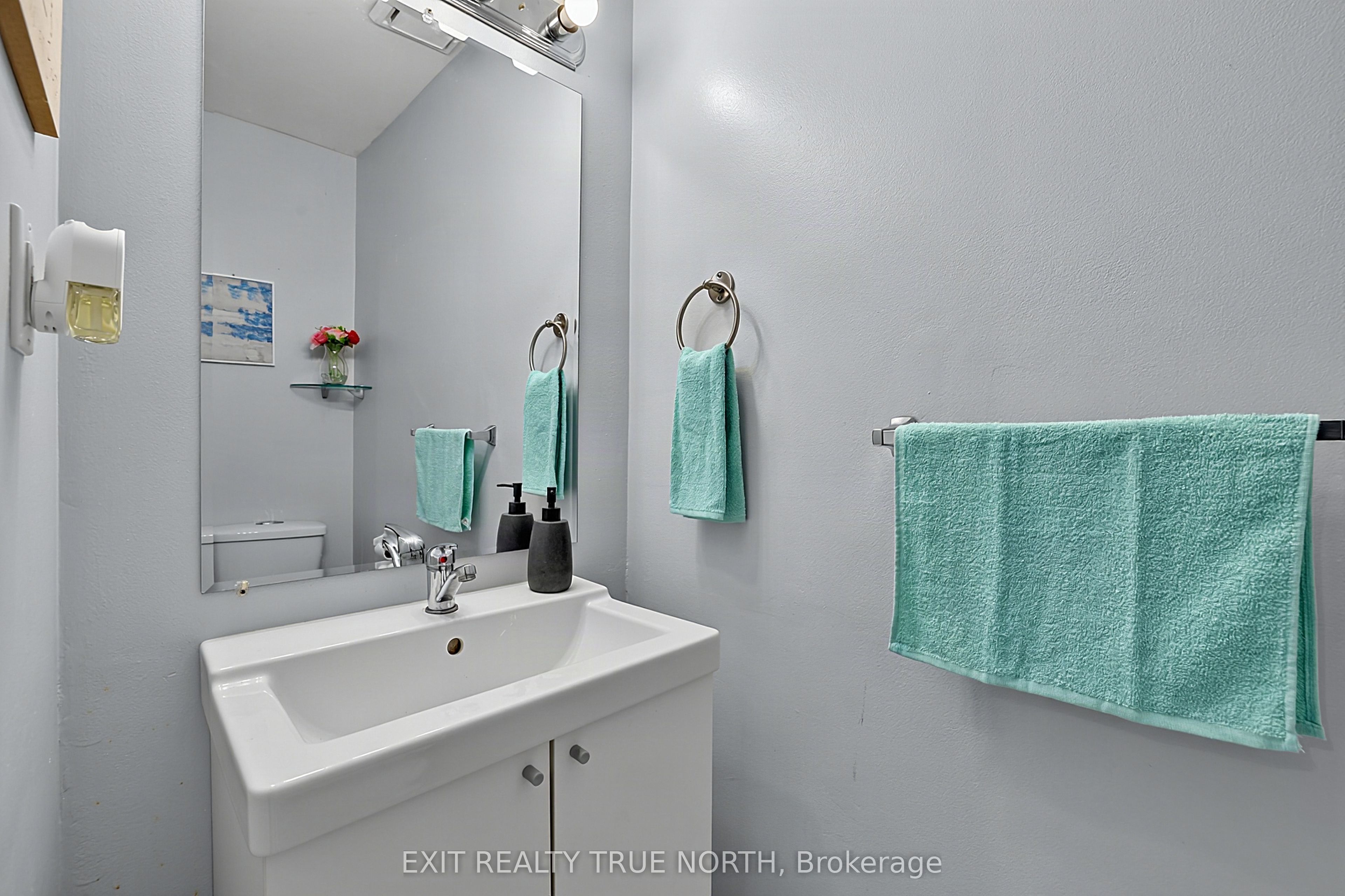 73 Collins Crescent Property Photo 32