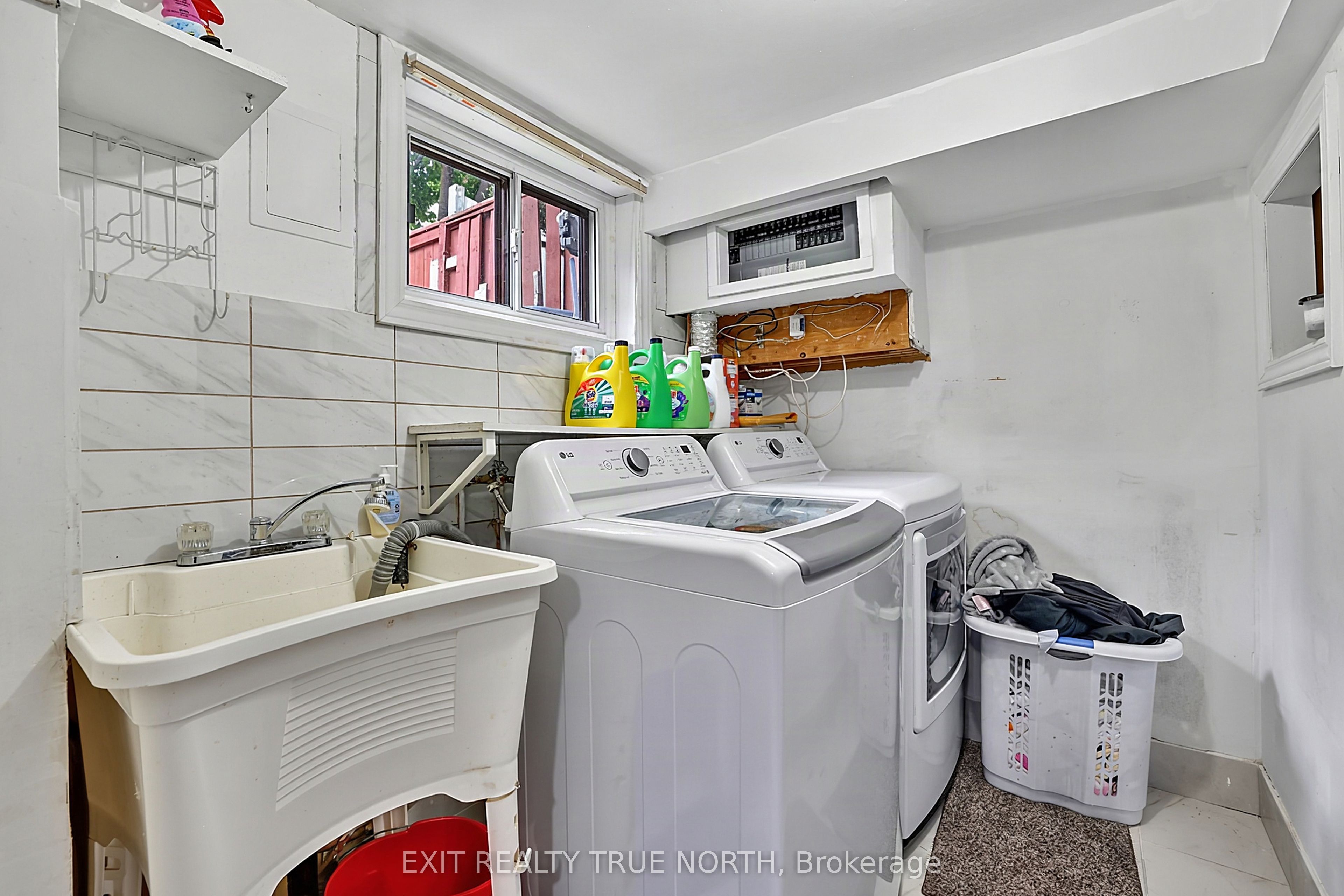73 Collins Crescent Property Photo 33