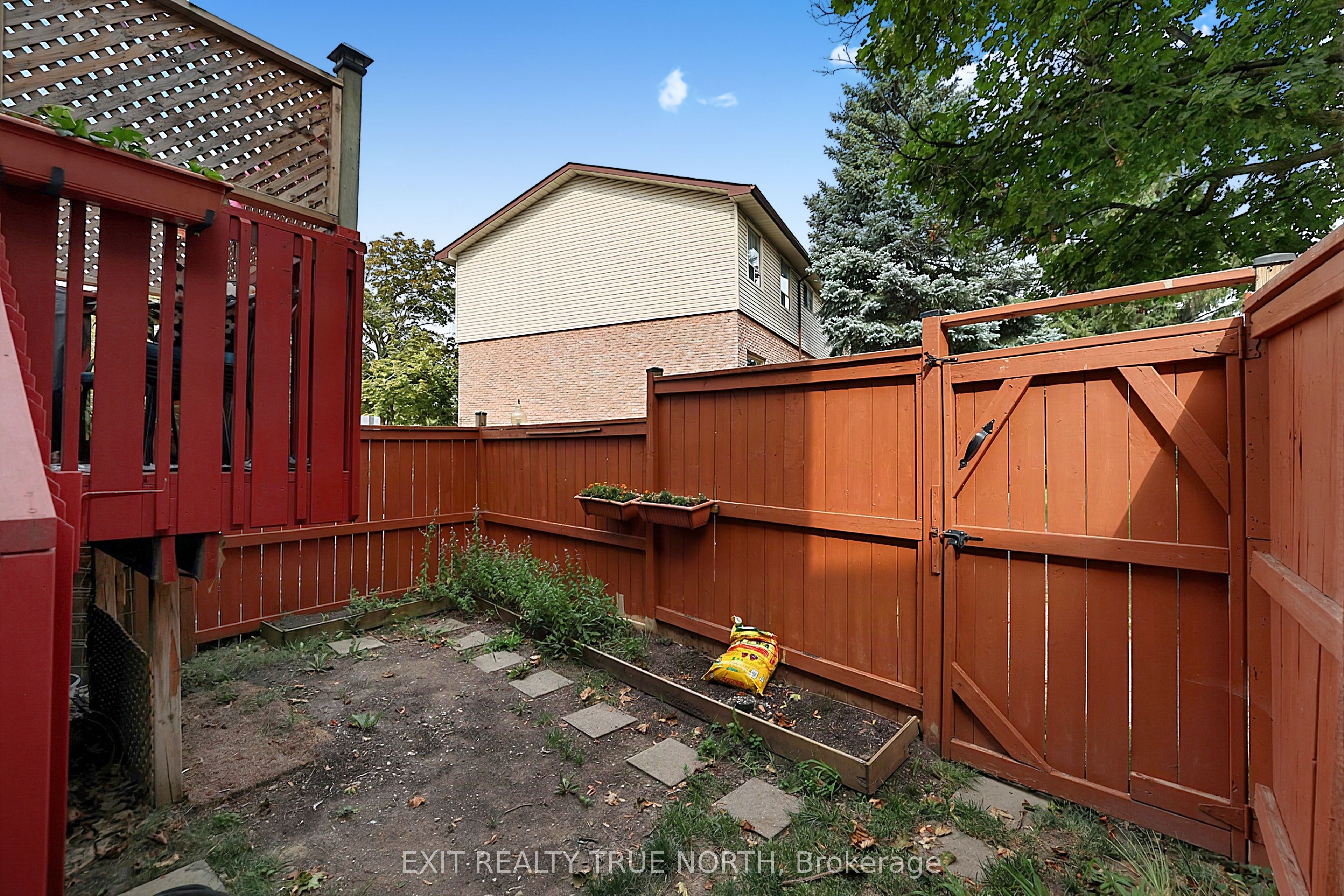 73 Collins Crescent Property Photo 38