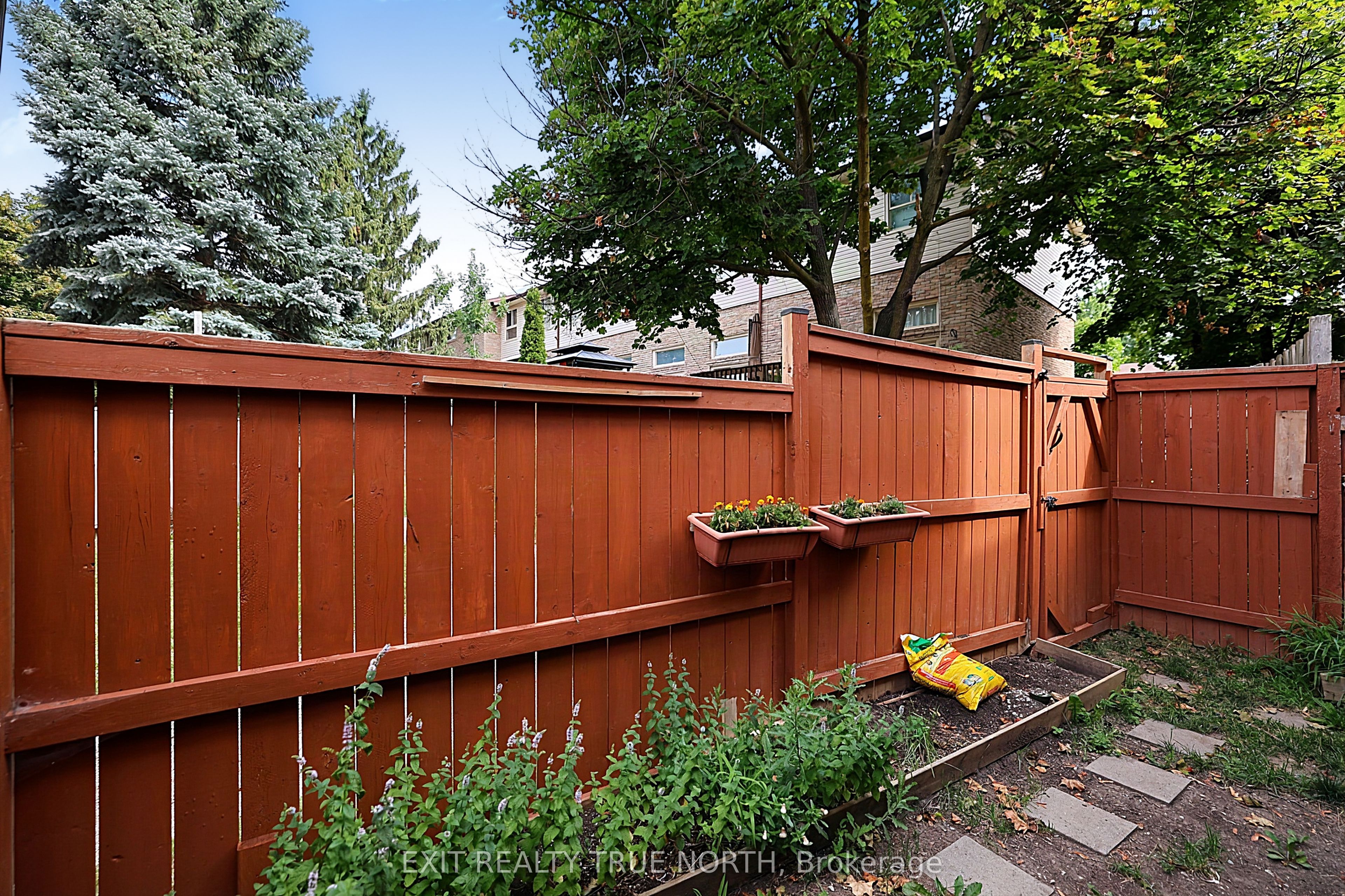 73 Collins Crescent Property Photo 39