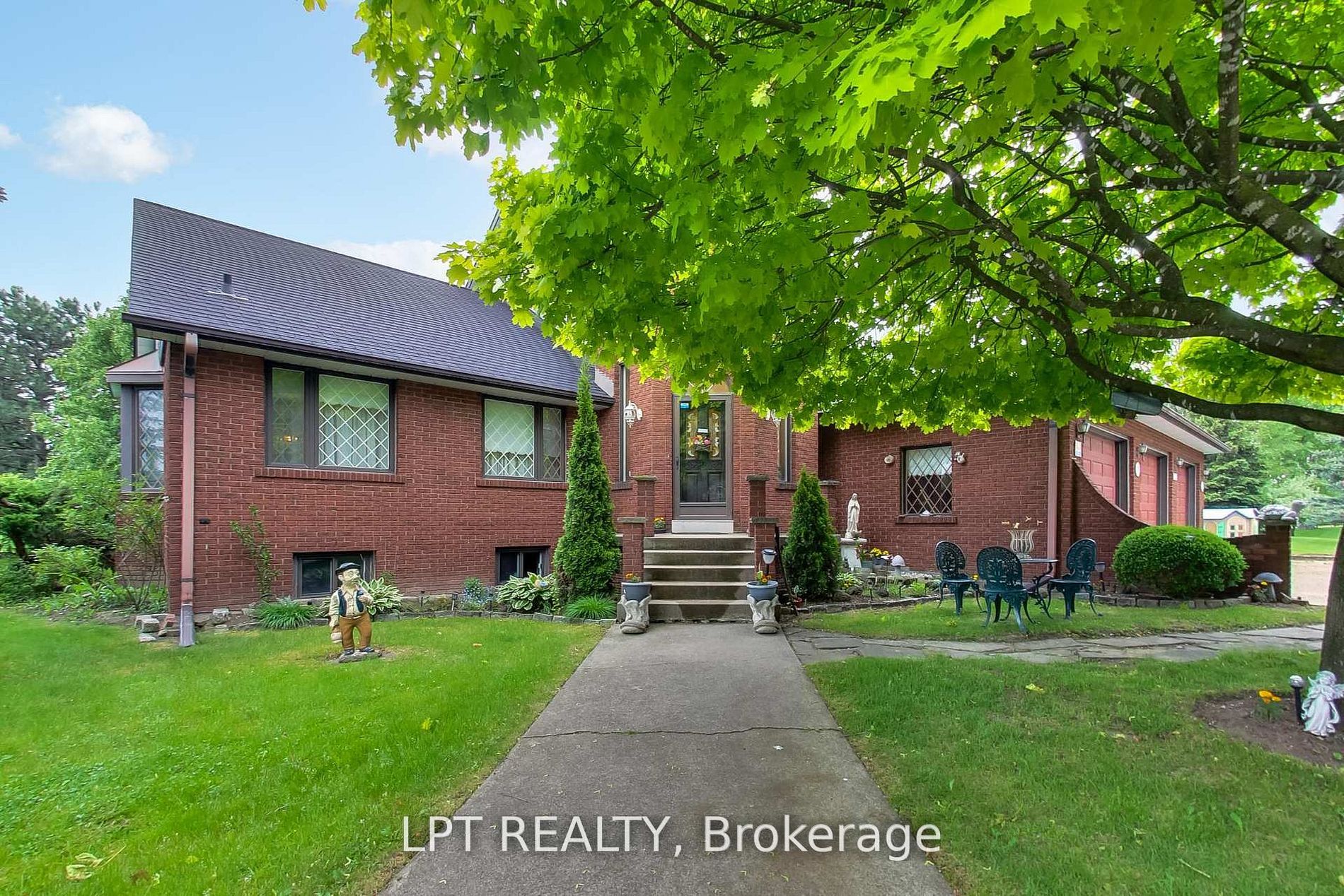 6 Fenton Way Property Photo 4