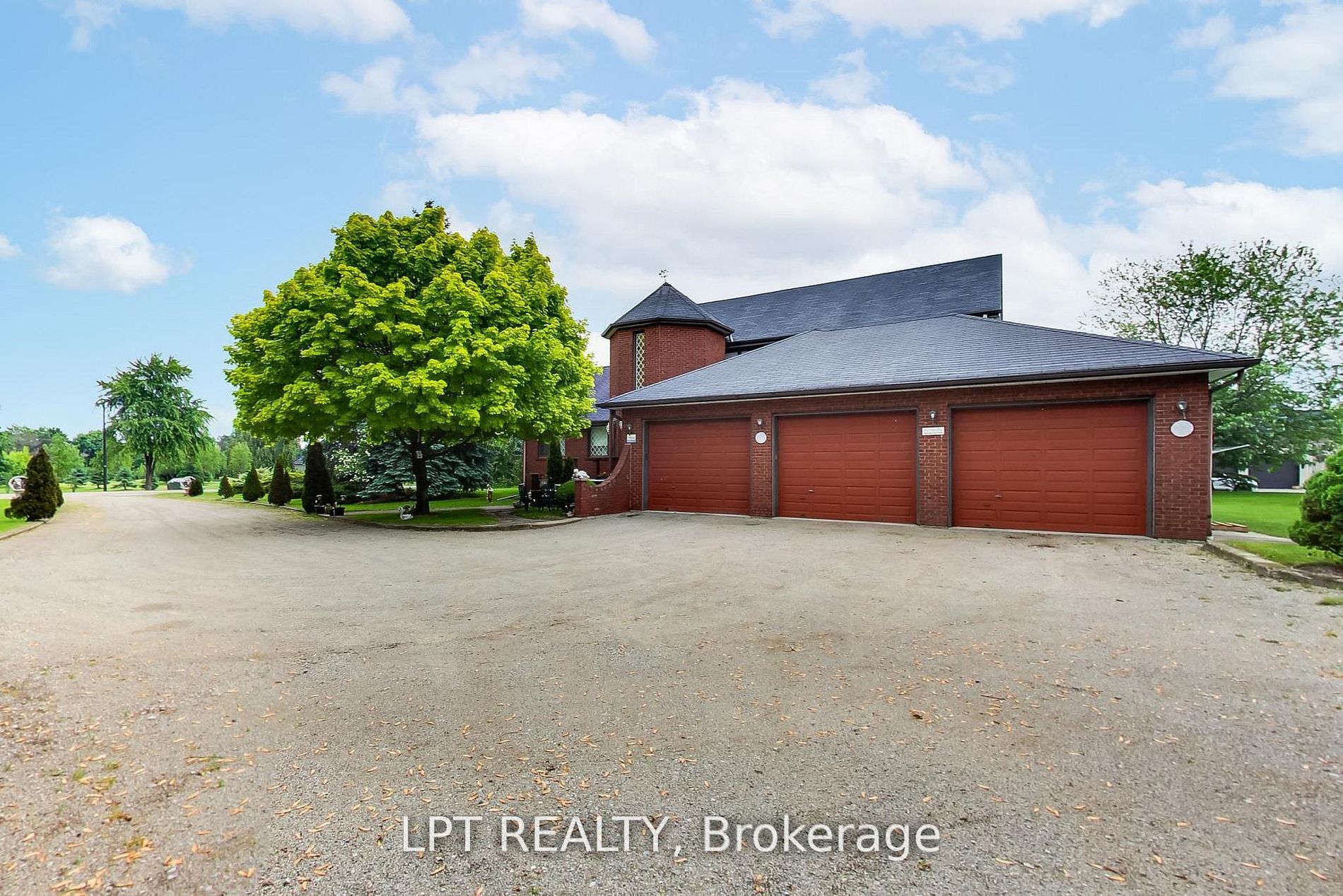 6 Fenton Way Property Photo 5