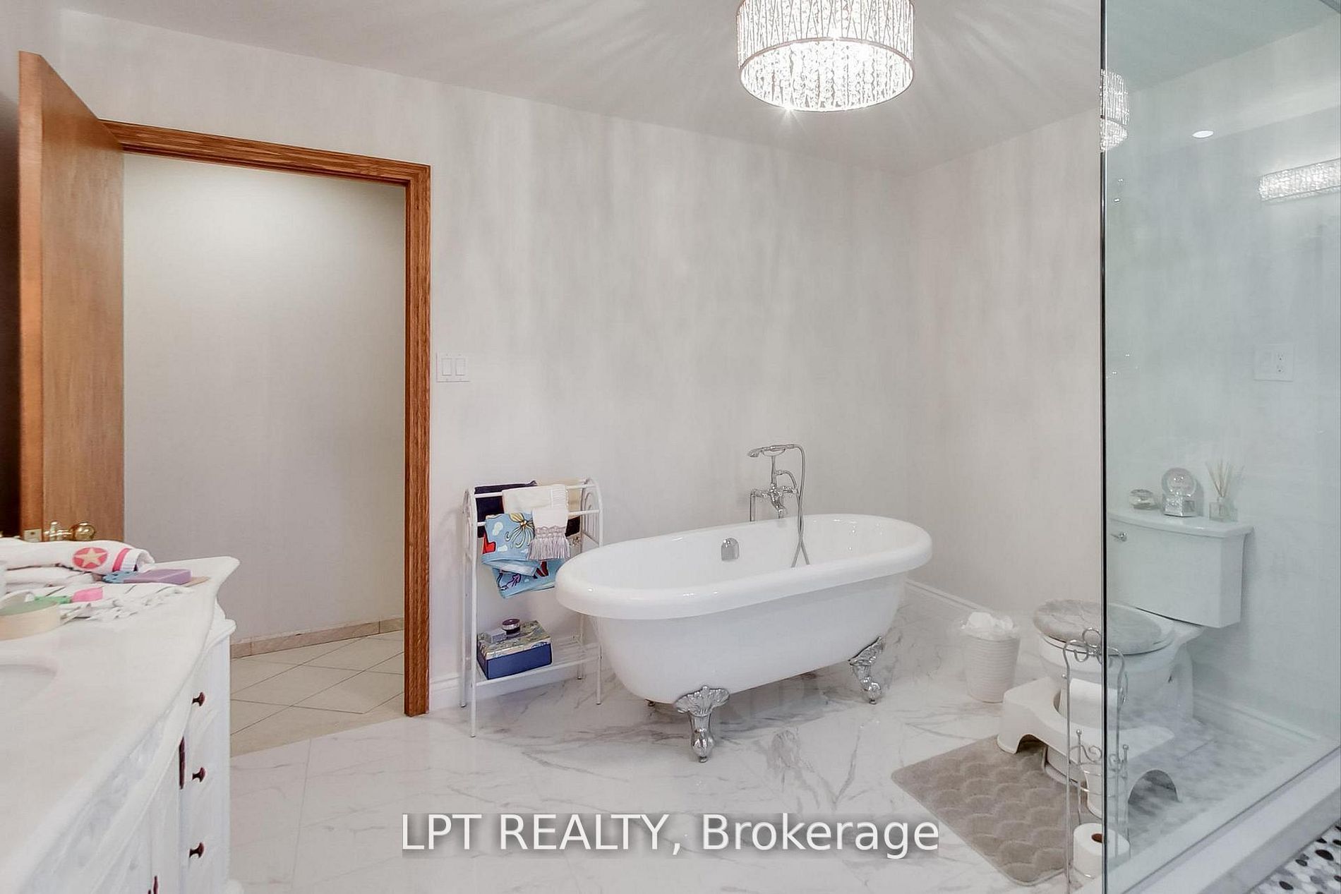 6 Fenton Way Property Photo 34