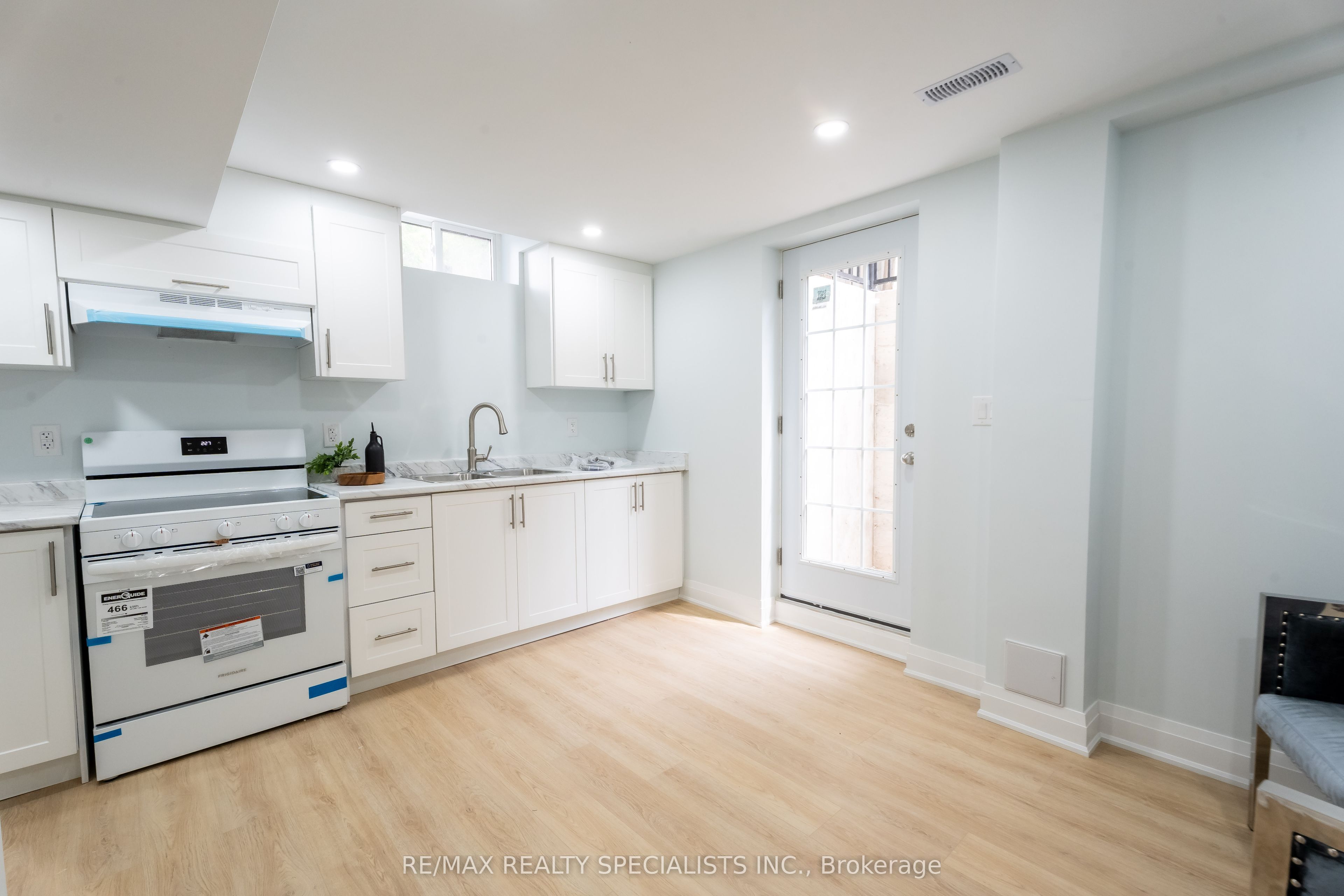 66 Banting Crescent Property Photo 34