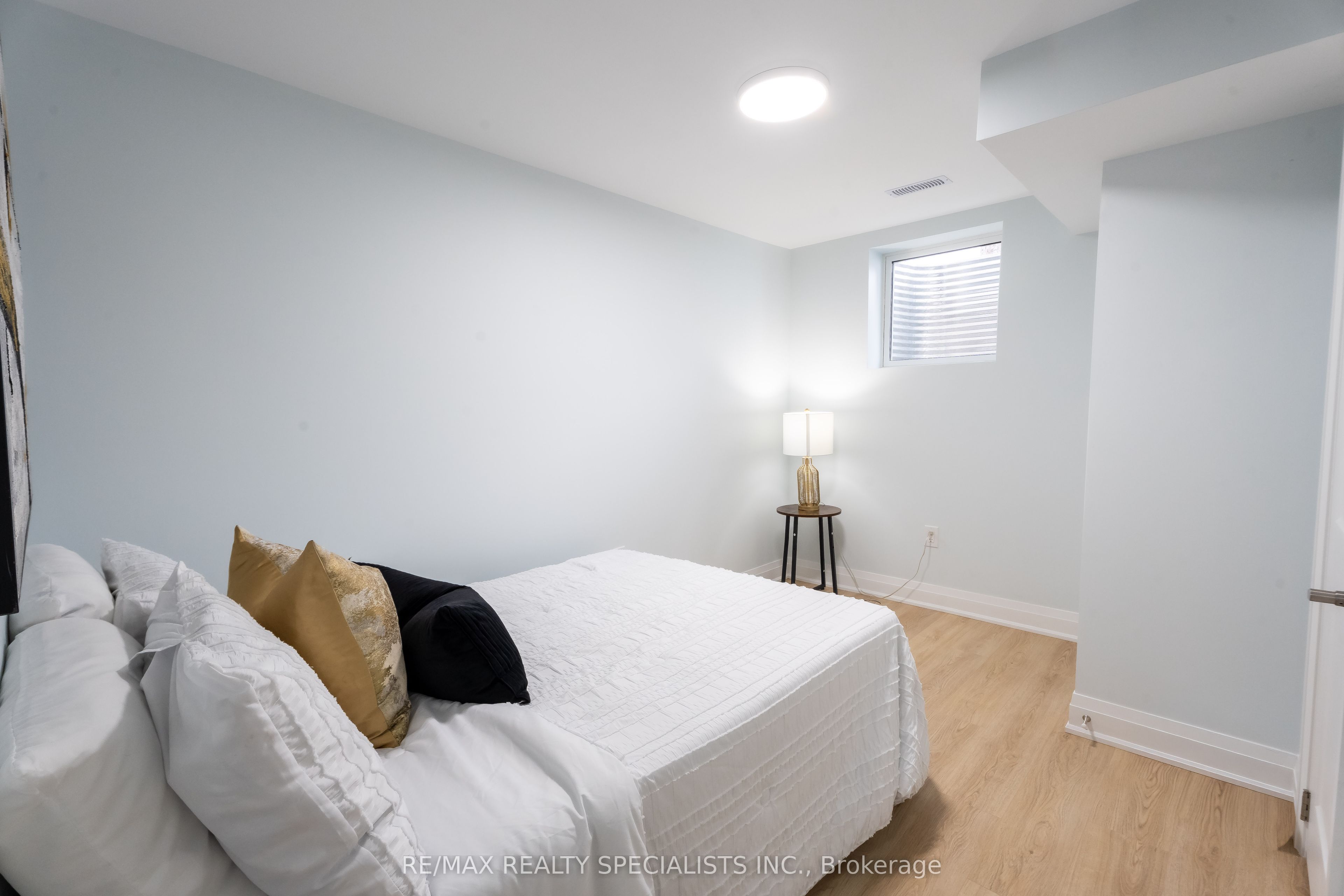 66 Banting Crescent Property Photo 37