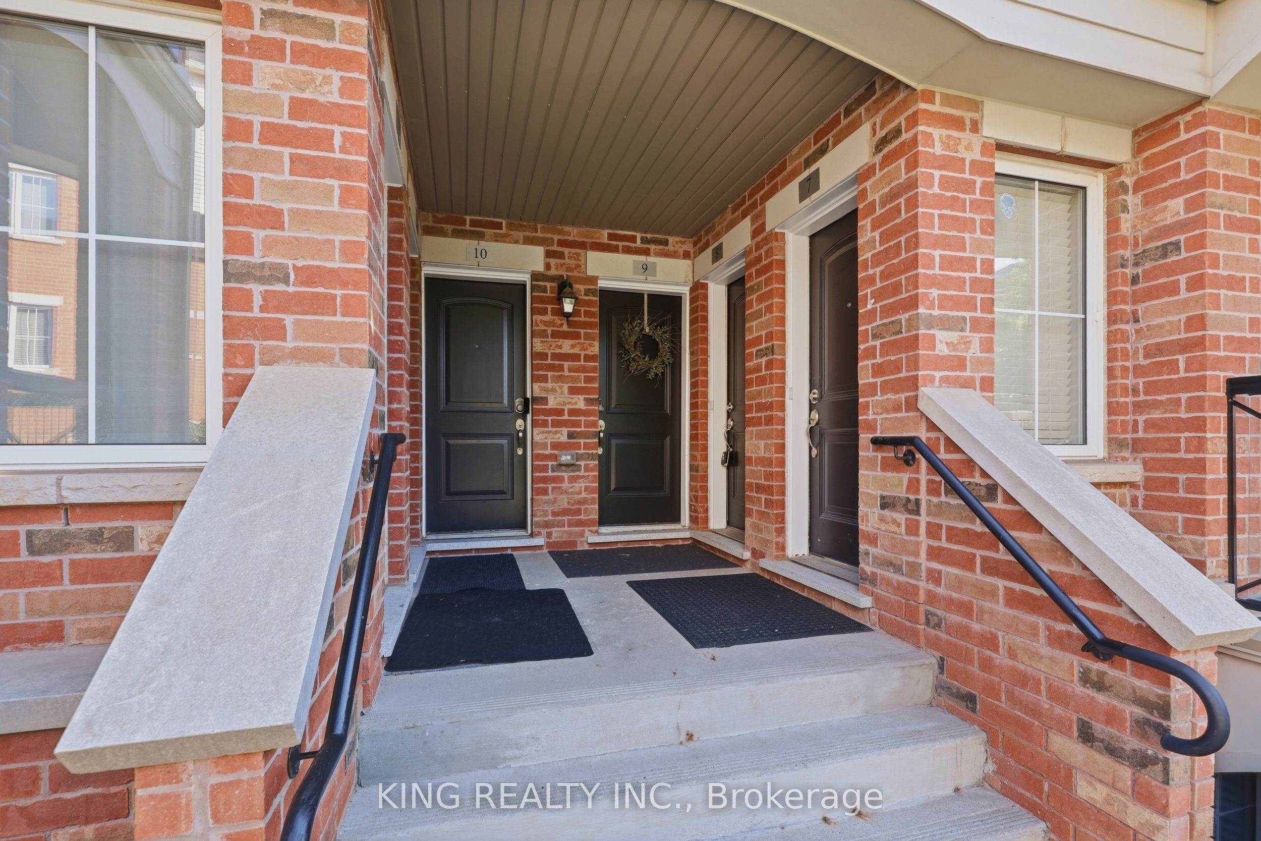35 Hays Boulevard 8 Property Photo 2