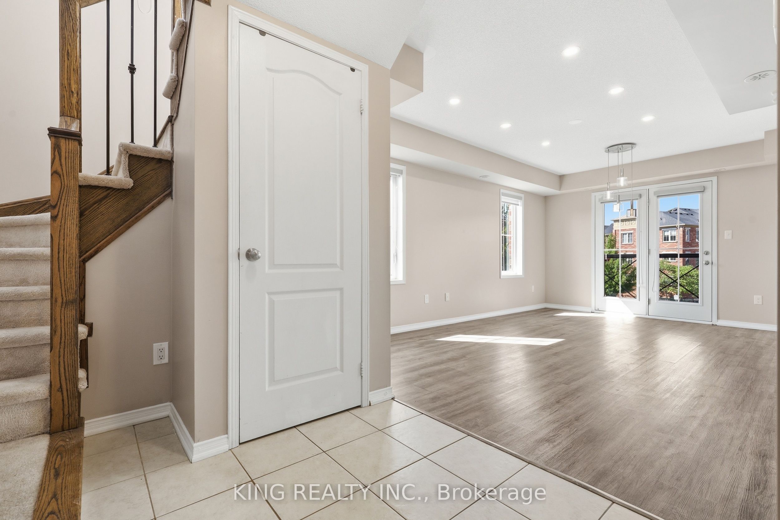 35 Hays Boulevard 8 Property Photo 3