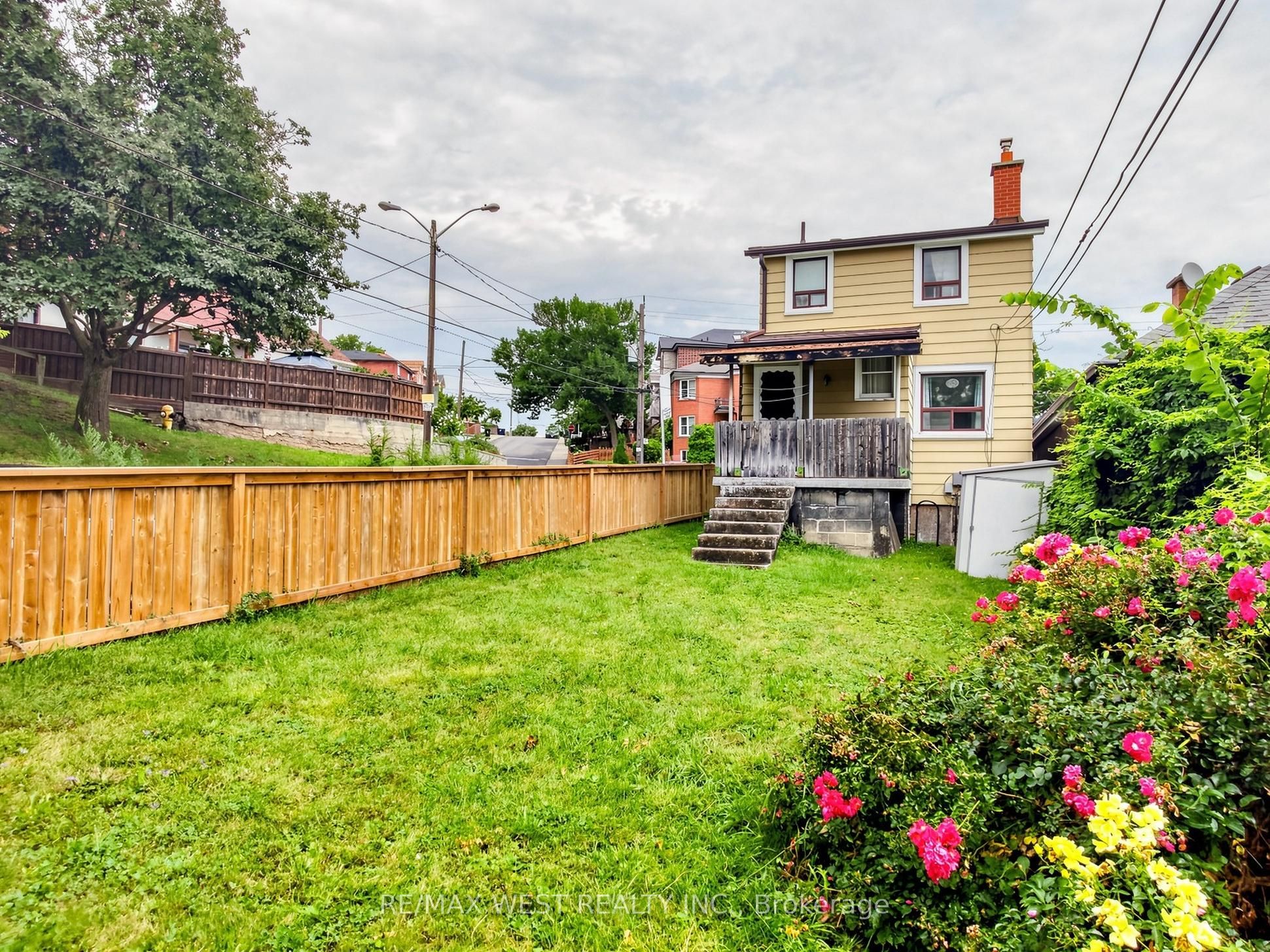 410 Silverthorn Avenue Property Photo 2