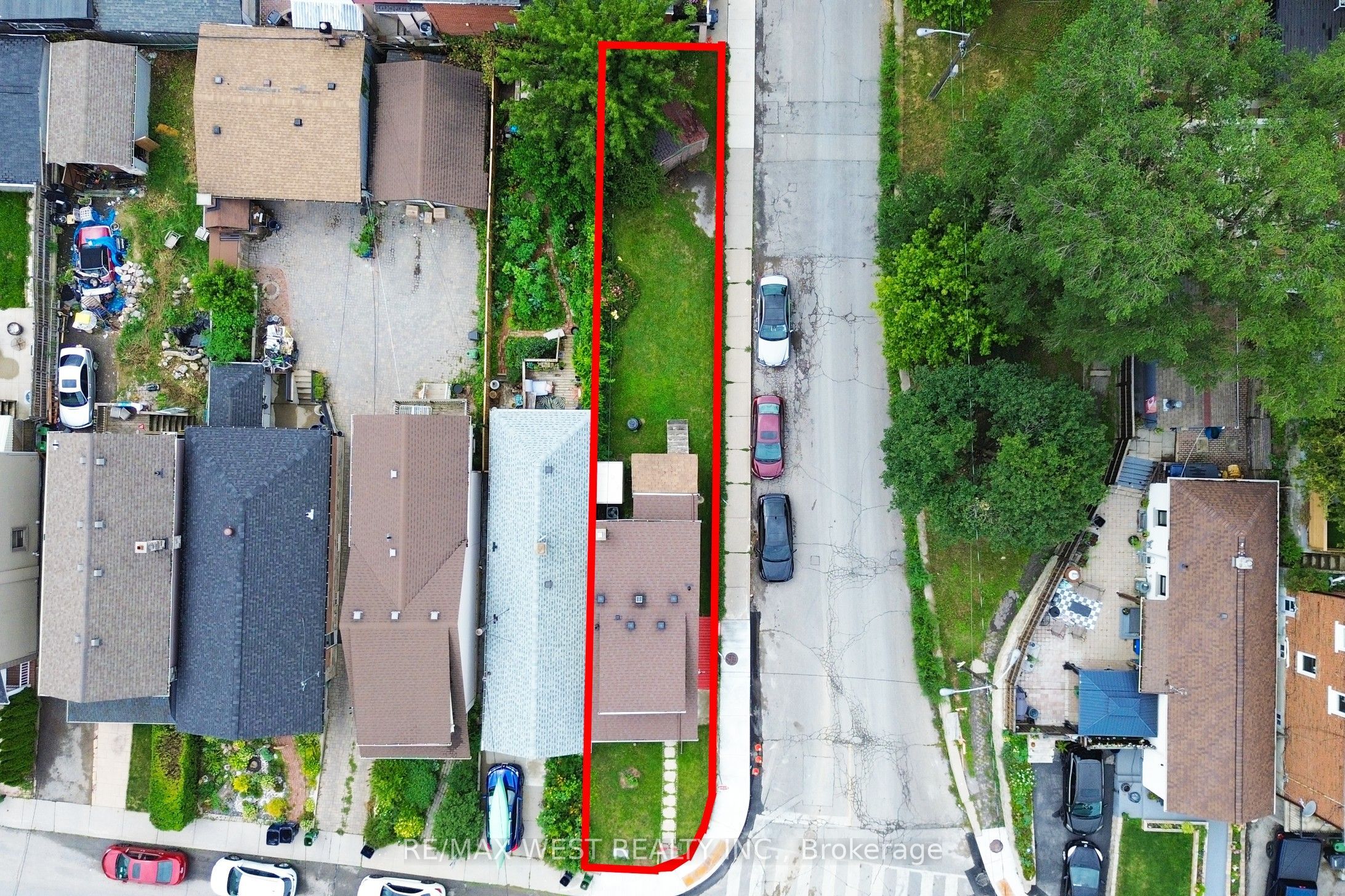 410 Silverthorn Avenue Property Photo 4