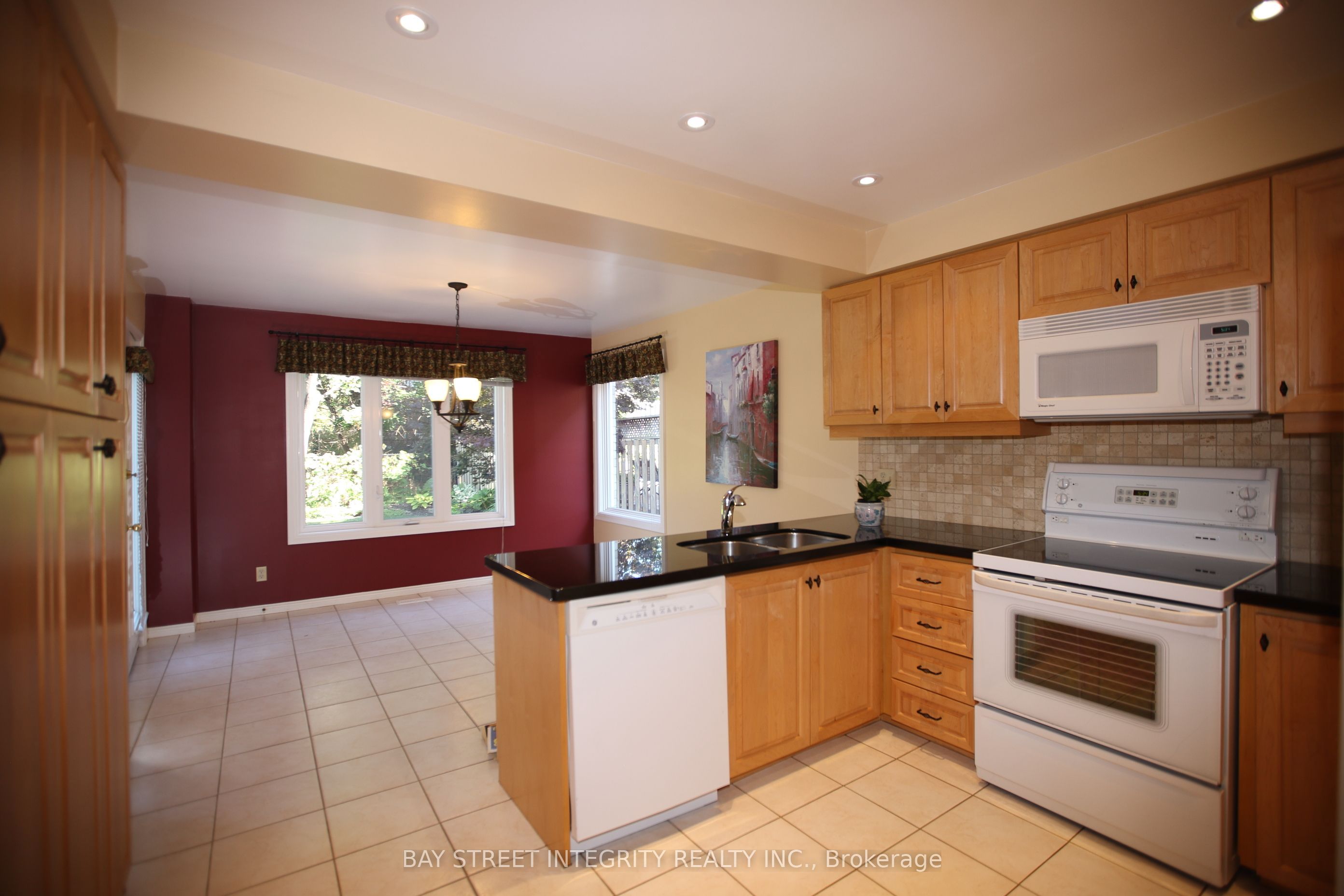 1906 Stoneybrook Court Property Photo 6