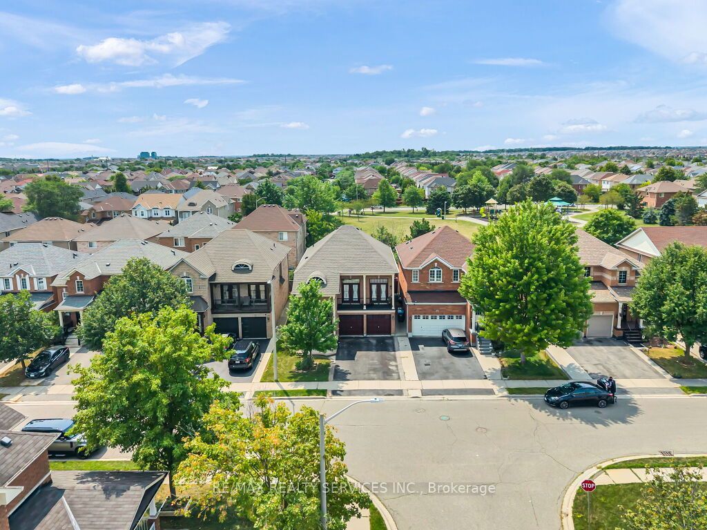 32 Brentcliff Drive Property Photo 2